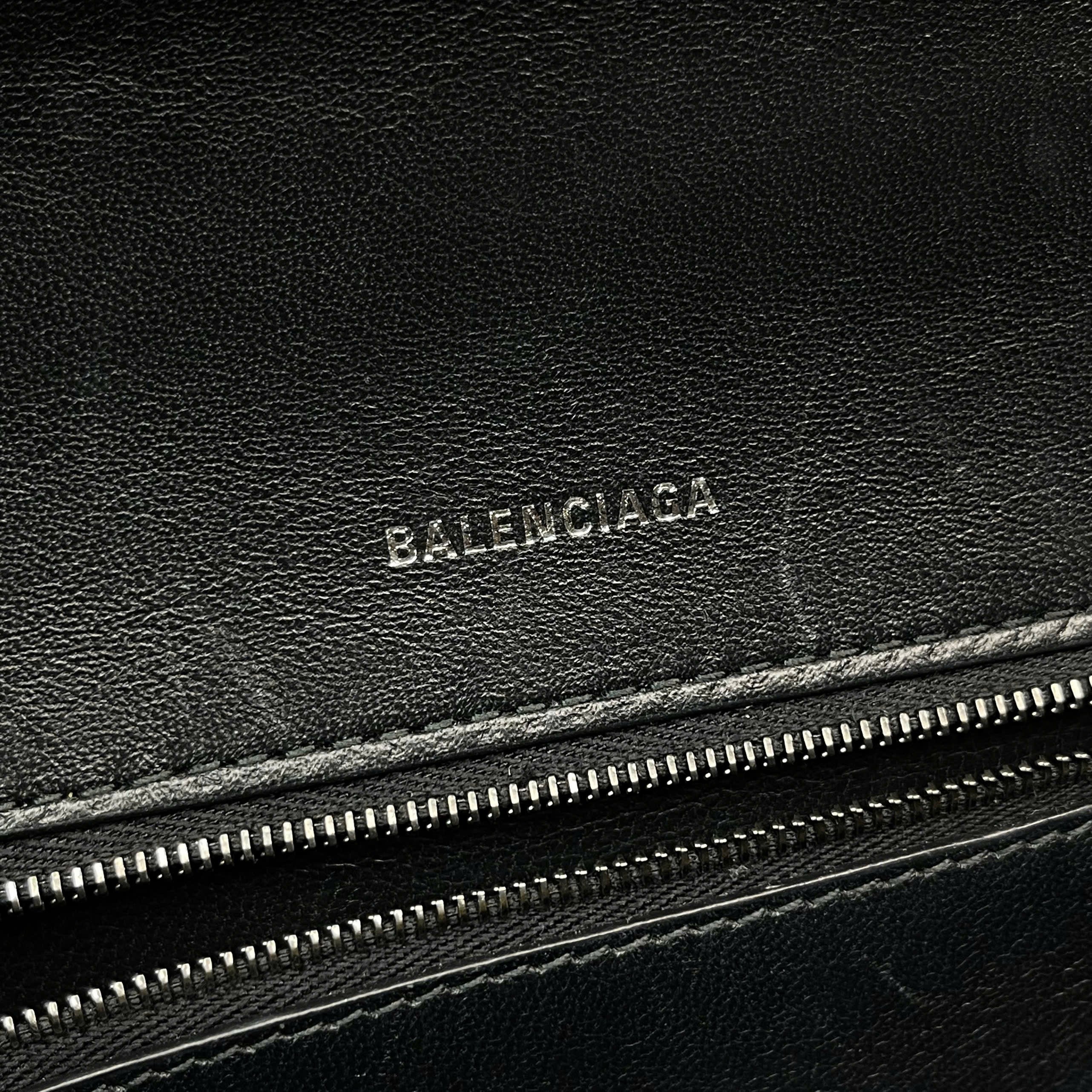 Balenciaga Hourglass Top Handle croc-embossed đen