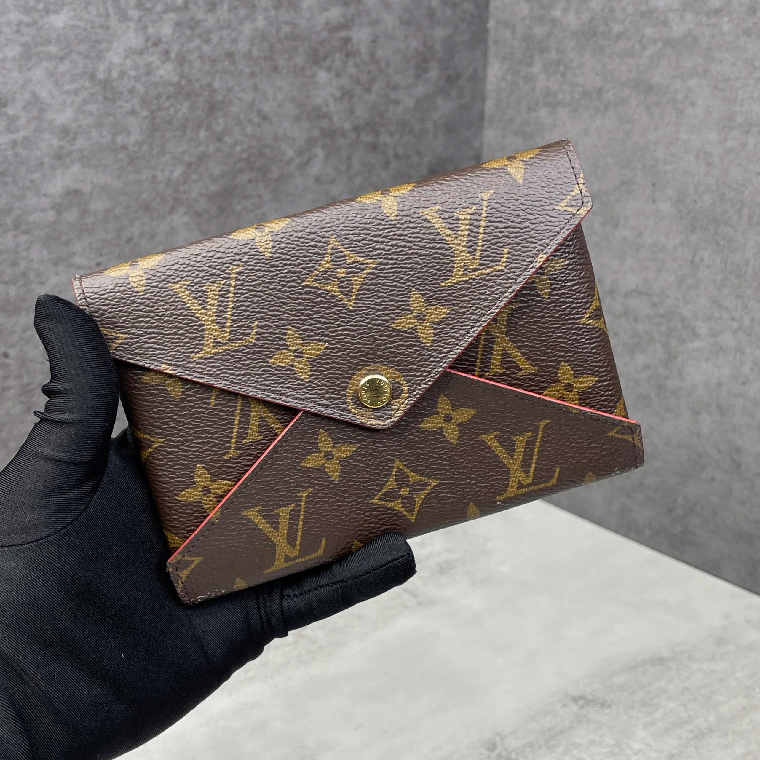 Louis Vuitton Kiri Monogram – Size M