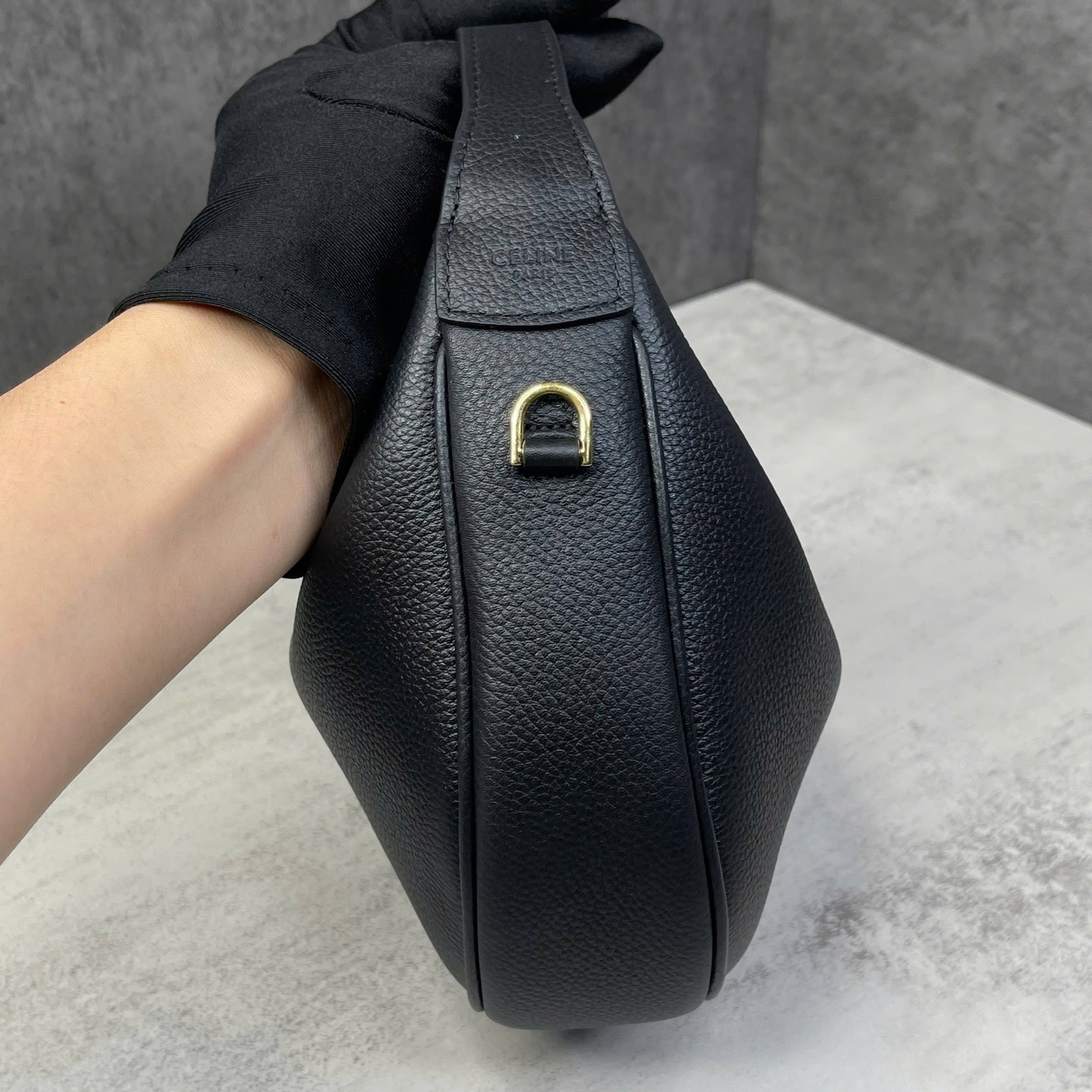 Celine Ava Hobo Bag da đen