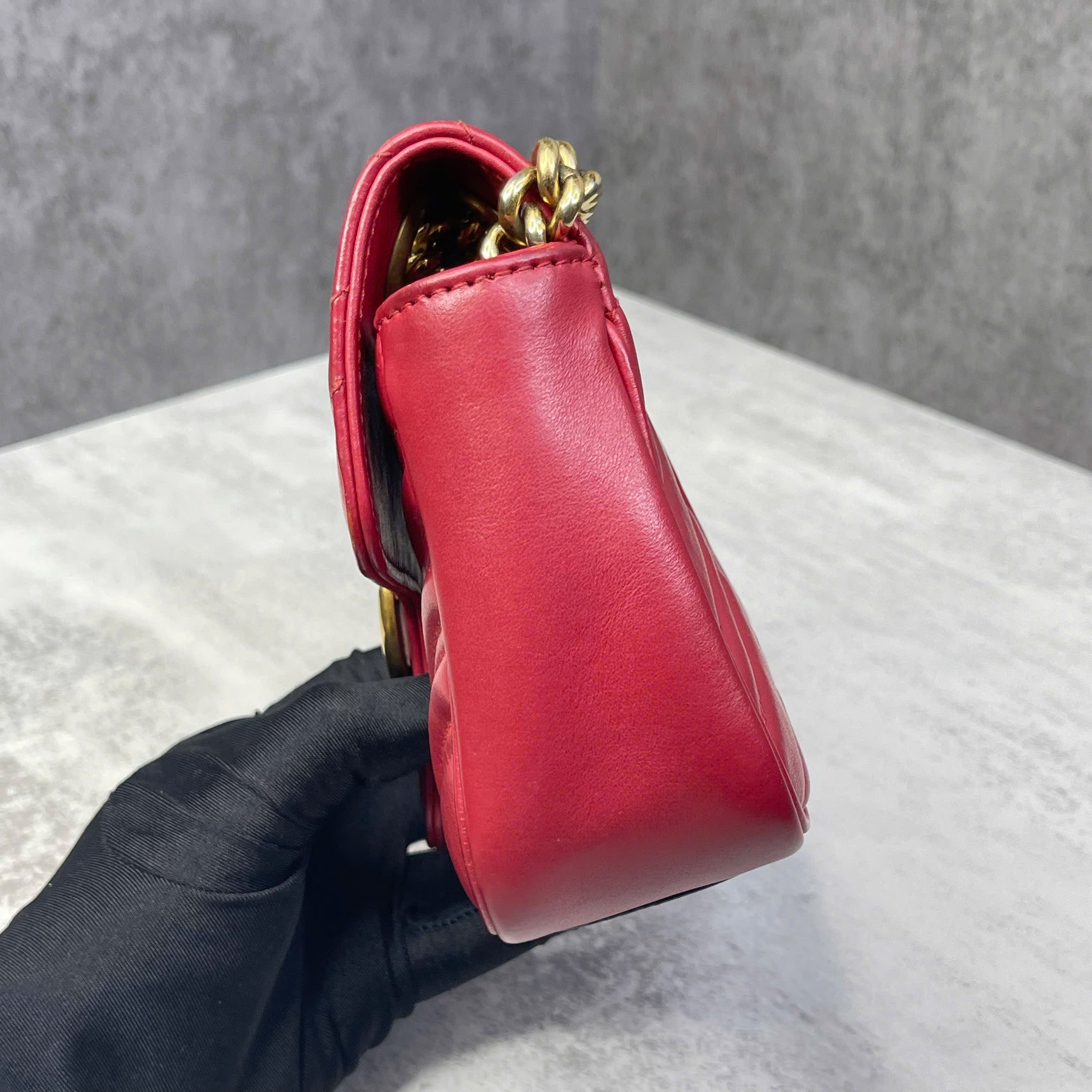 Gucci GG Marmont size 22 màu đỏ