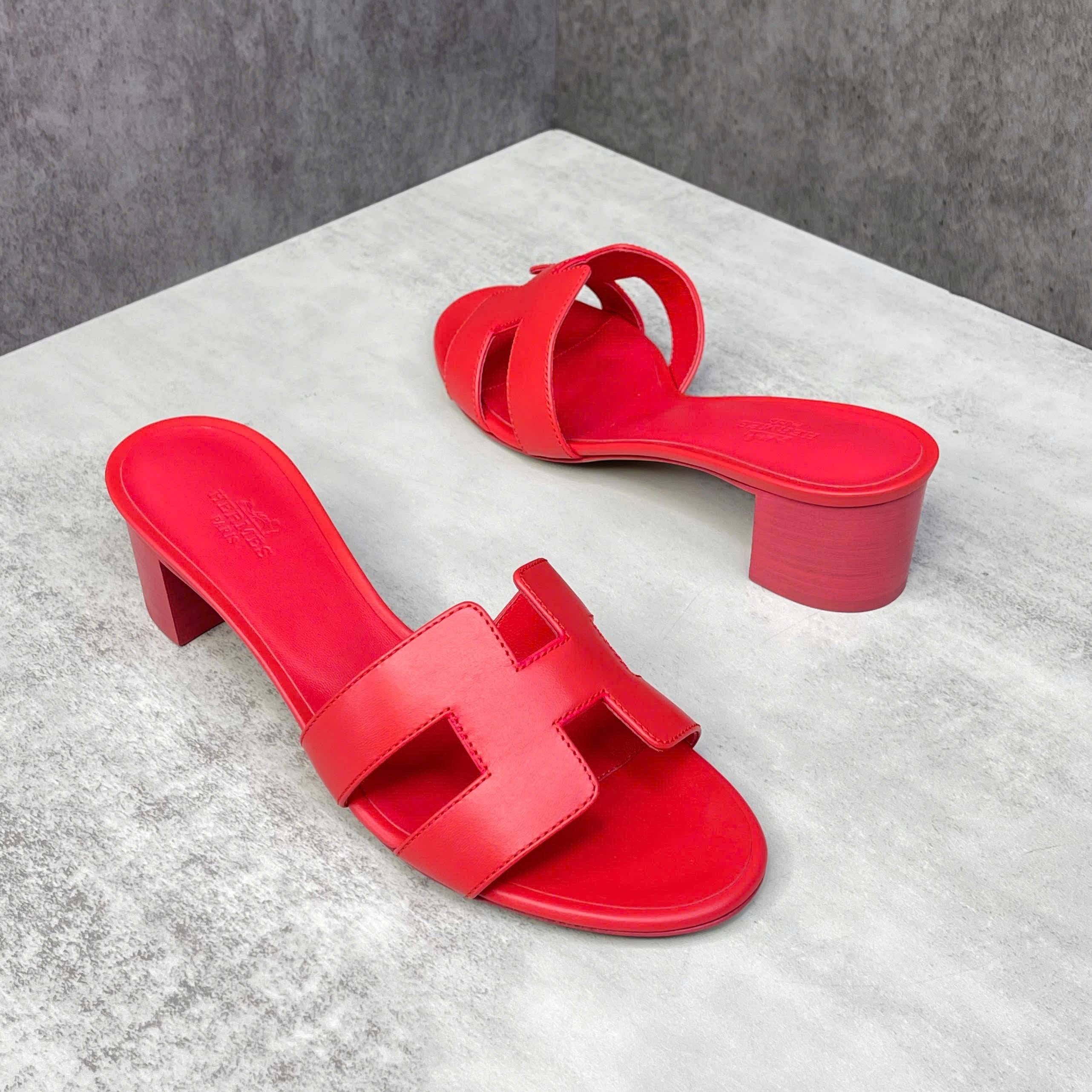 Dép Hermès Oasis sandal gót vuông màu đỏ size 36