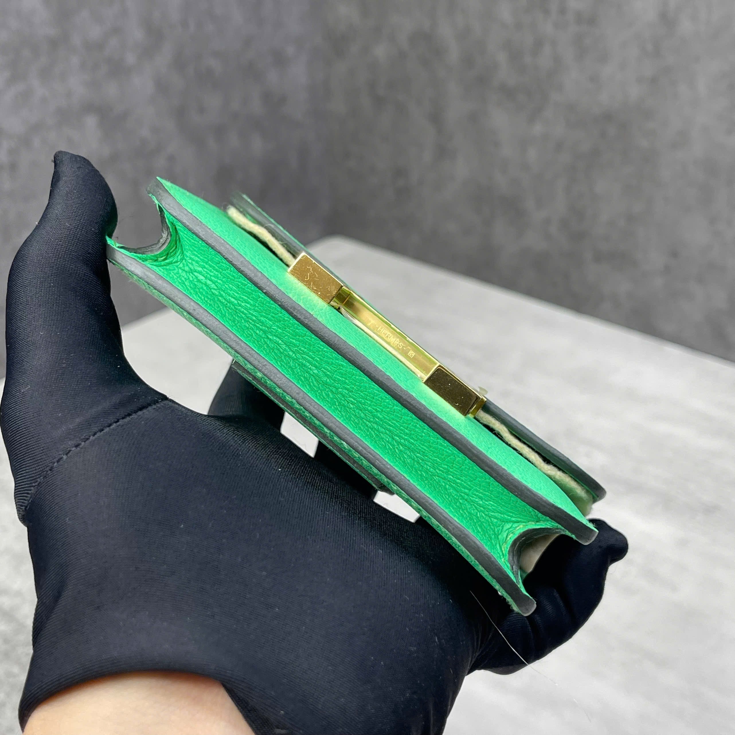 Hermès Constance Mini màu xanh lá kèm ví nhỏ xanh dương