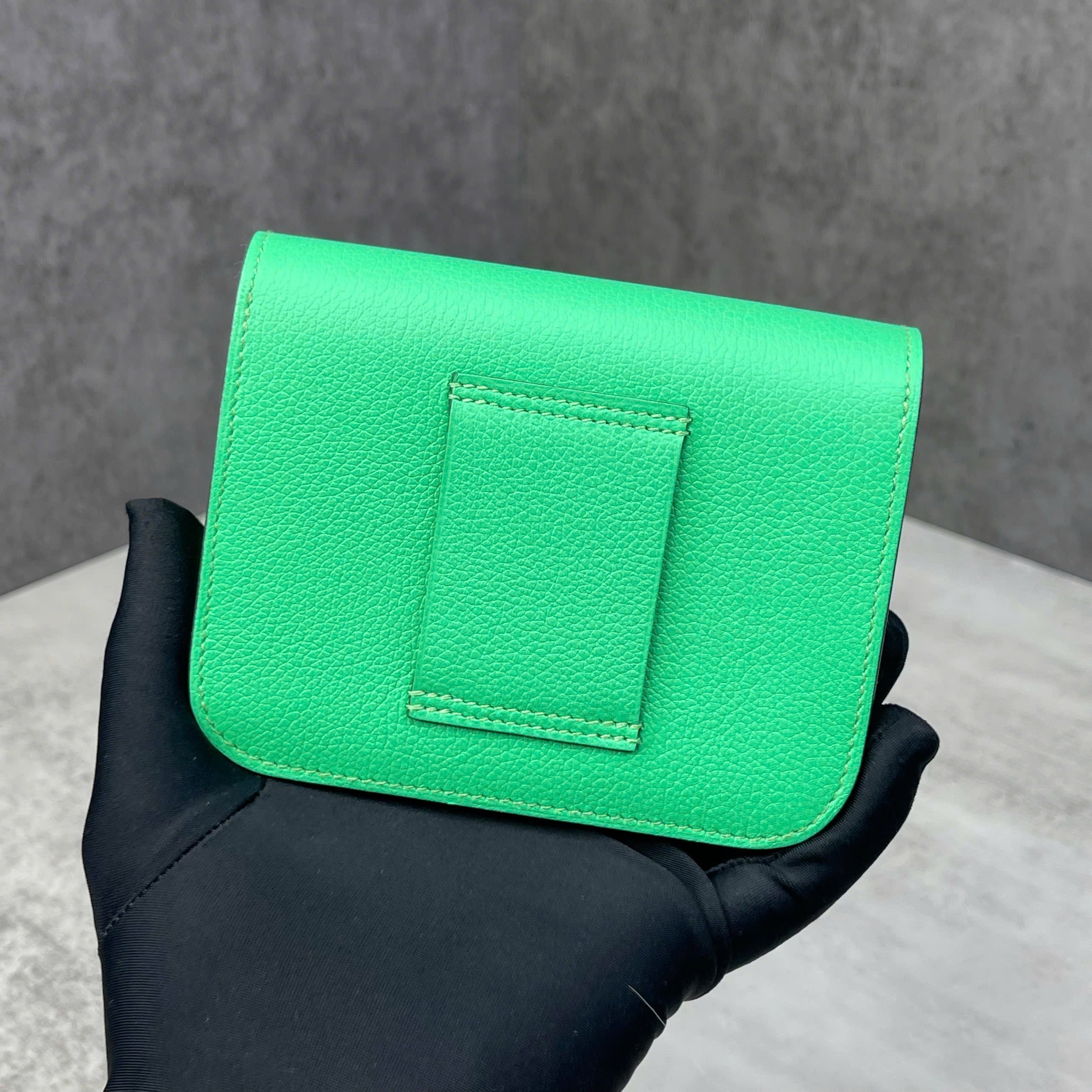 Hermès Constance Mini màu xanh lá kèm ví nhỏ xanh dương