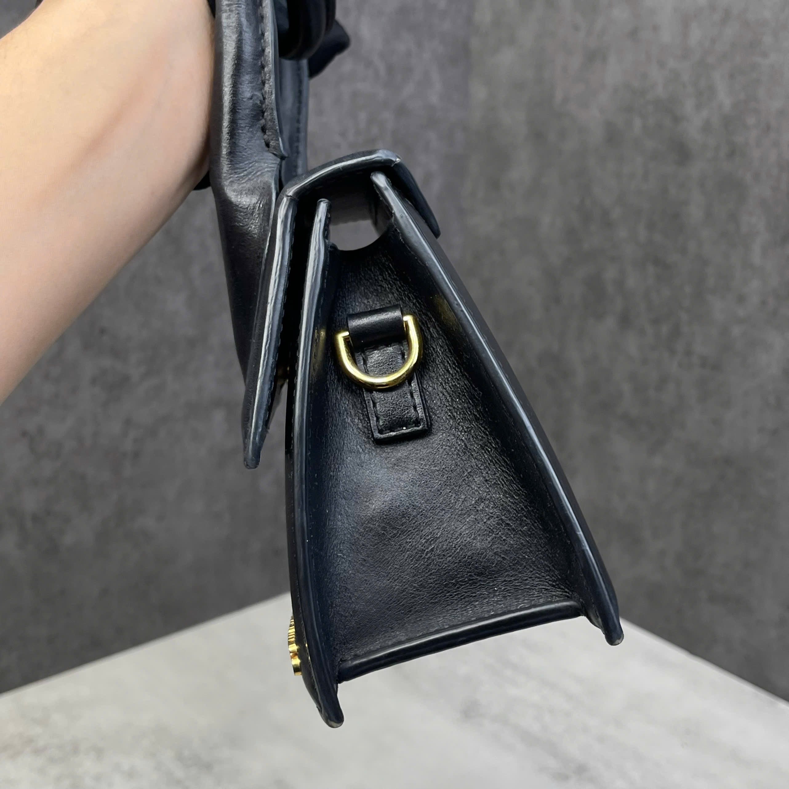 Jacquemus Le Chiquito Top Handle size 18