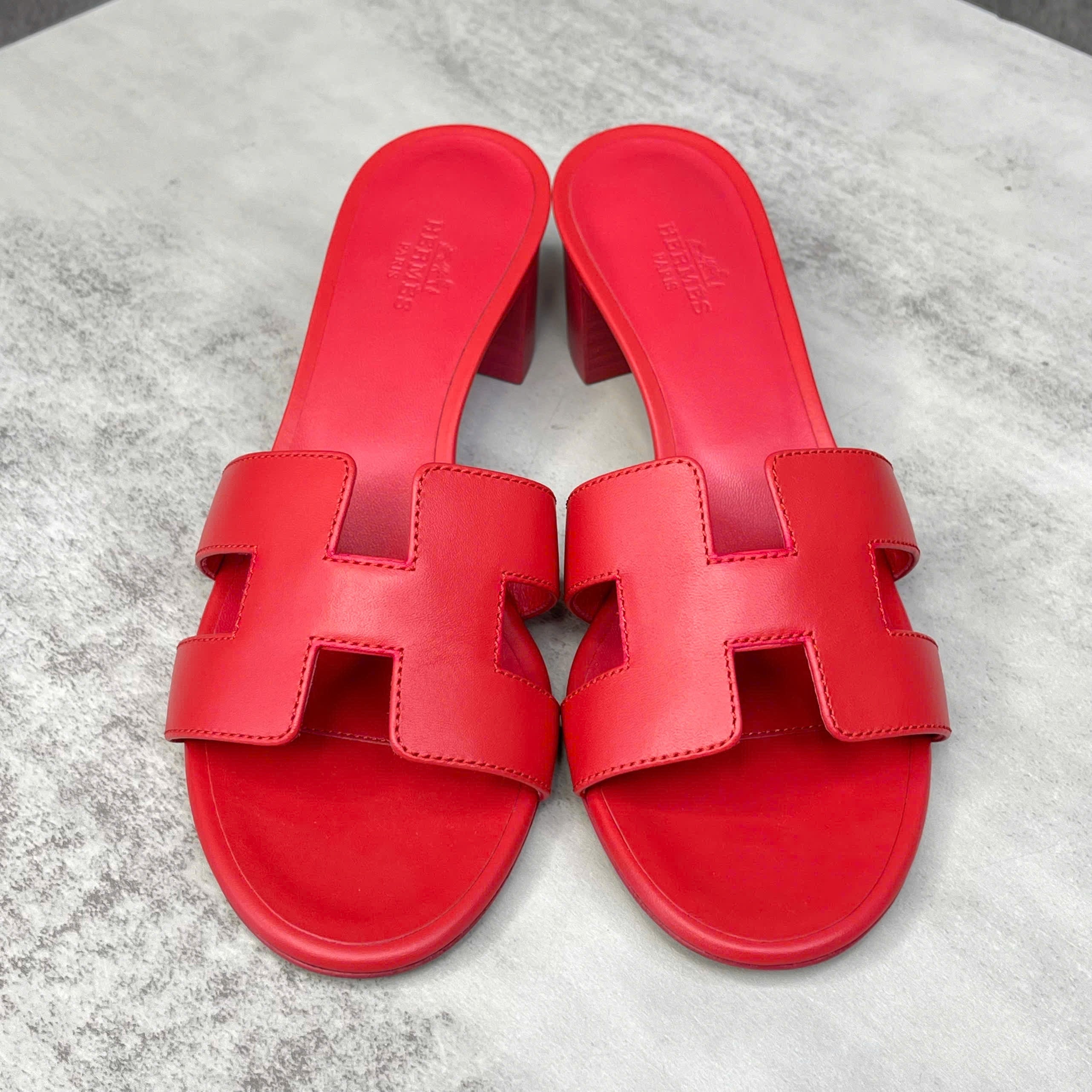 Dép Hermès Oasis sandal gót vuông màu đỏ size 36
