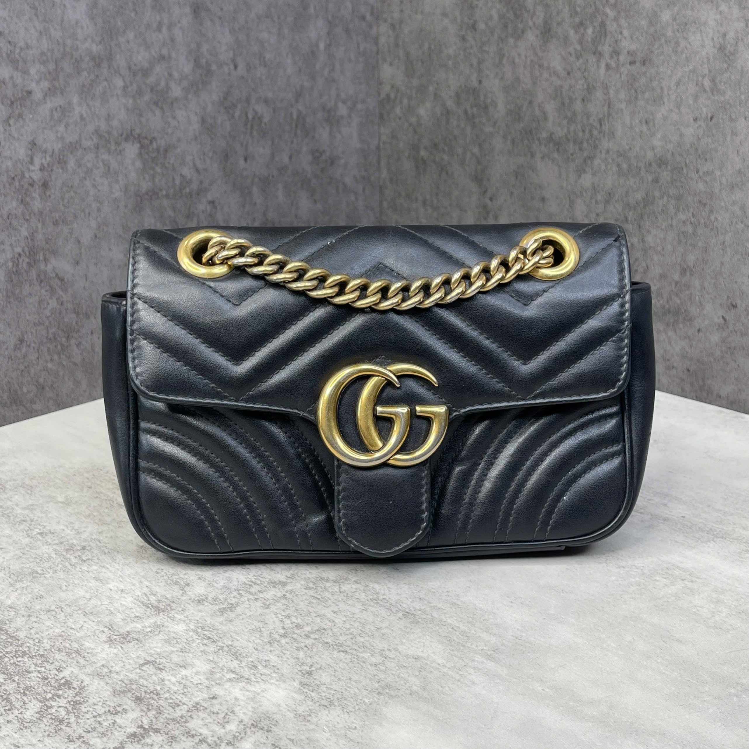 Gucci GG Marmont matelassé da đen – size 22