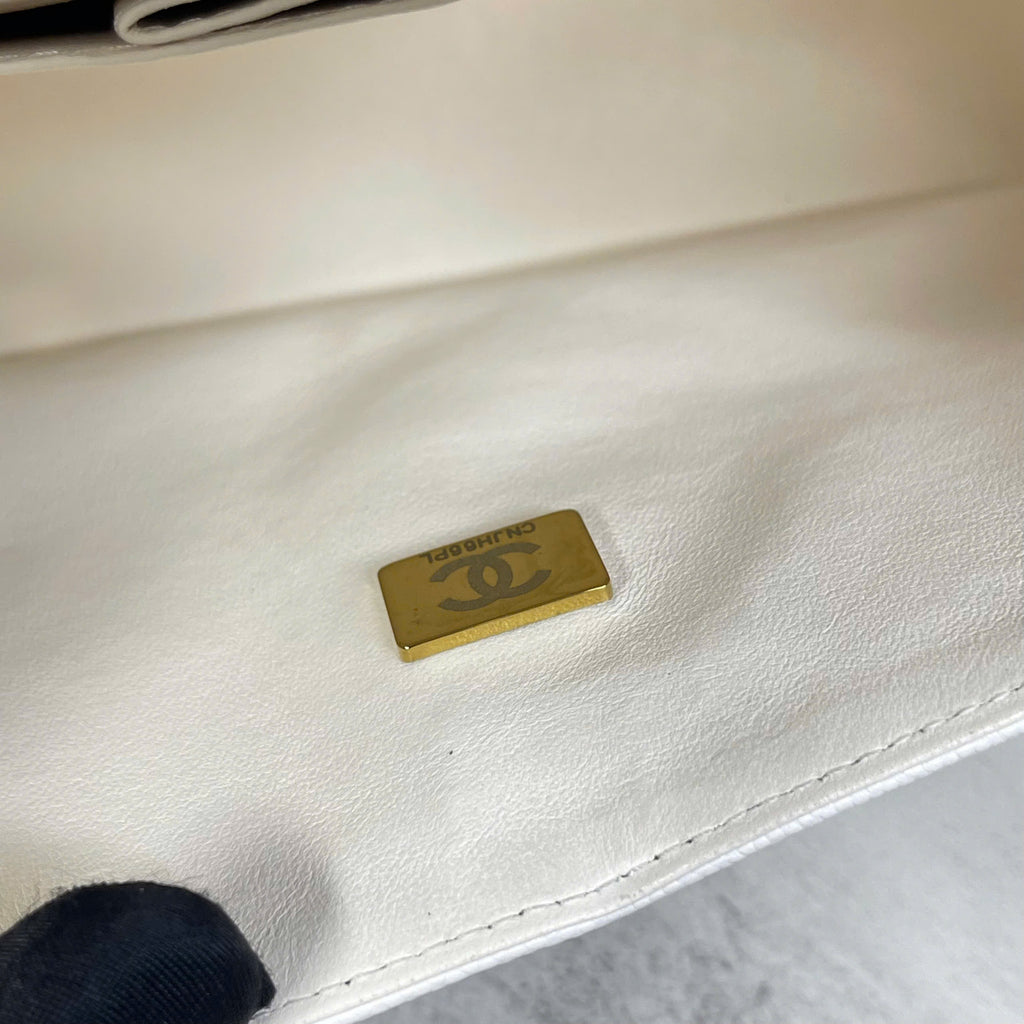 Chanel Classic Flap – Trắng (Size Small)