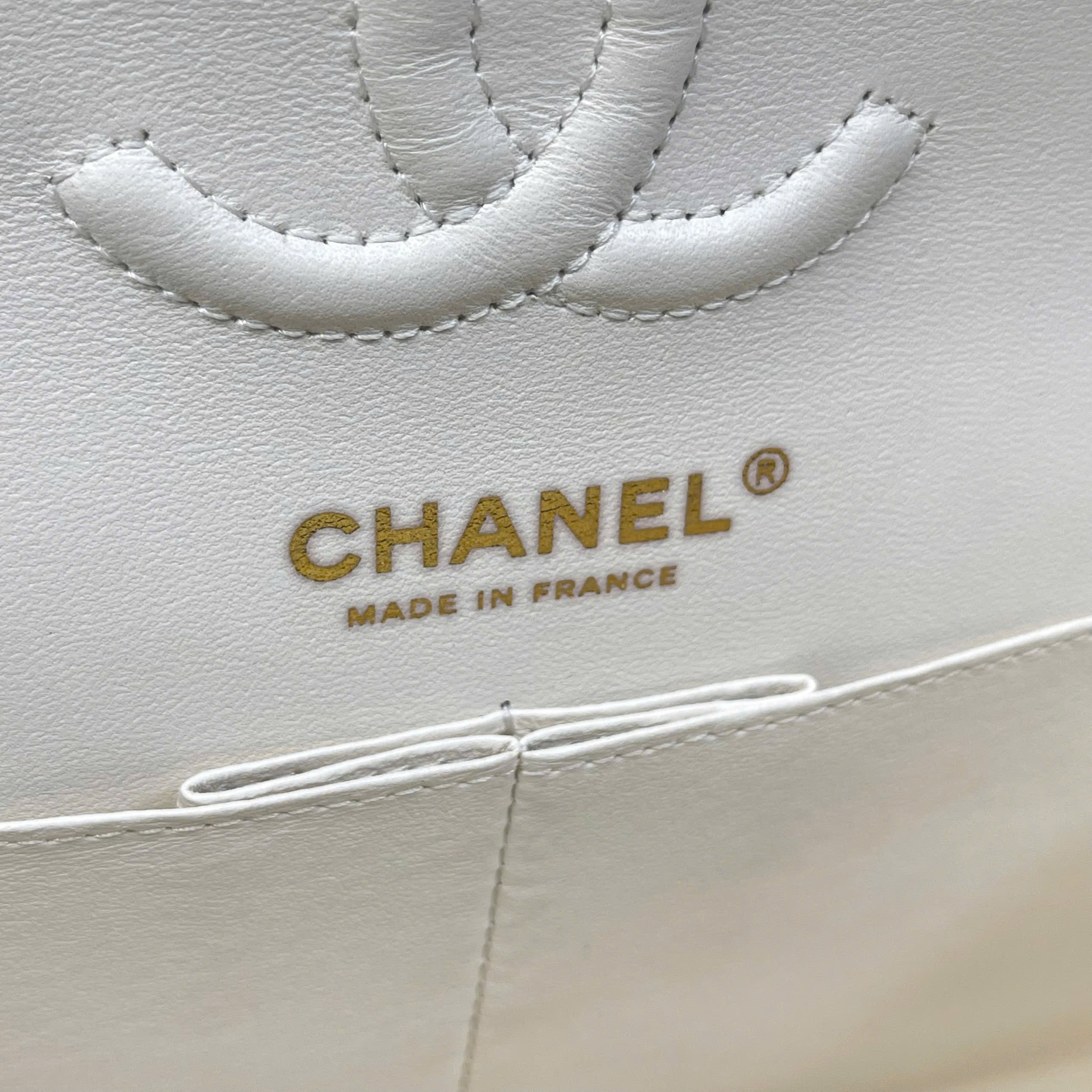 Chanel Classic Flap – Trắng (Size Small)