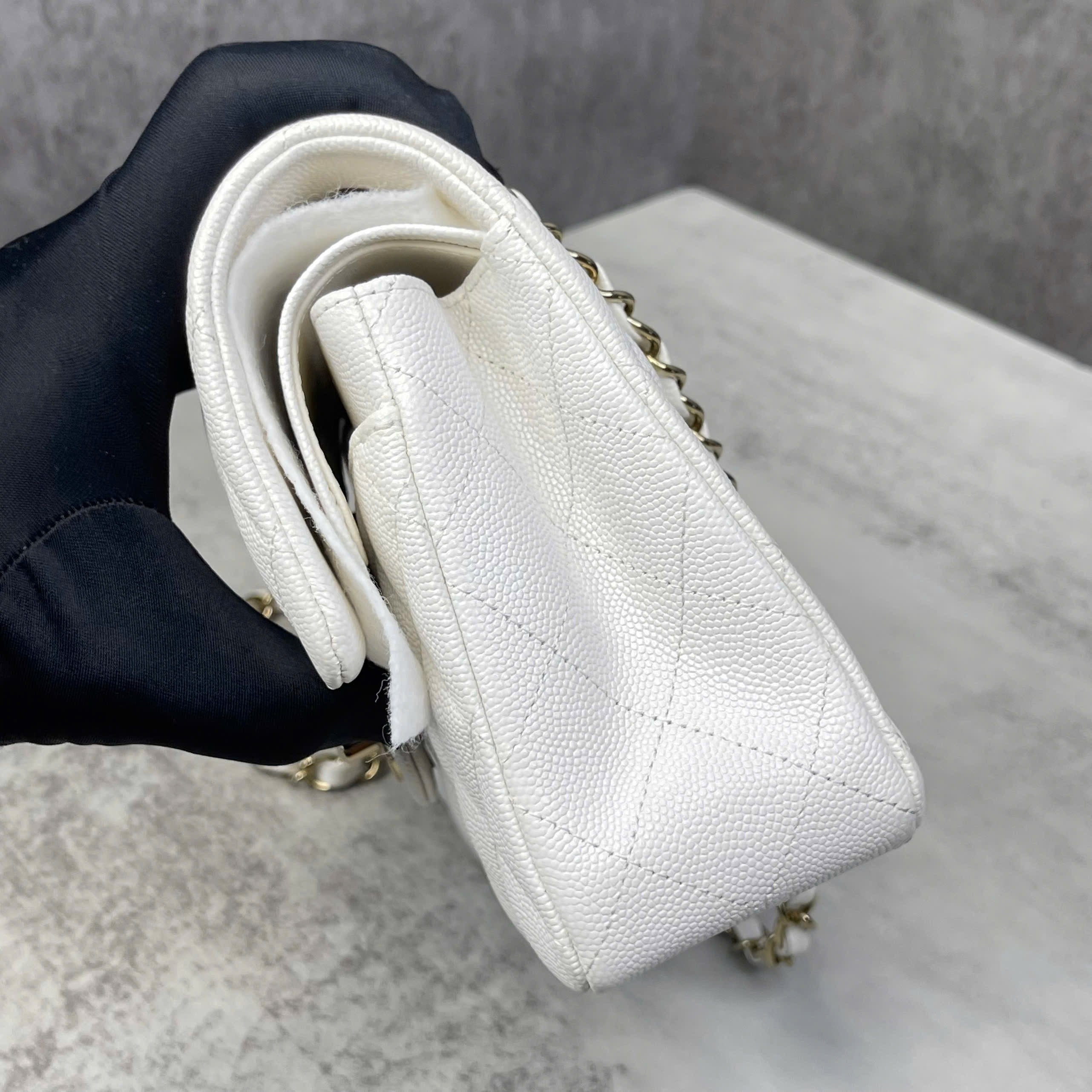 Chanel Classic Flap – Trắng (Size Small)