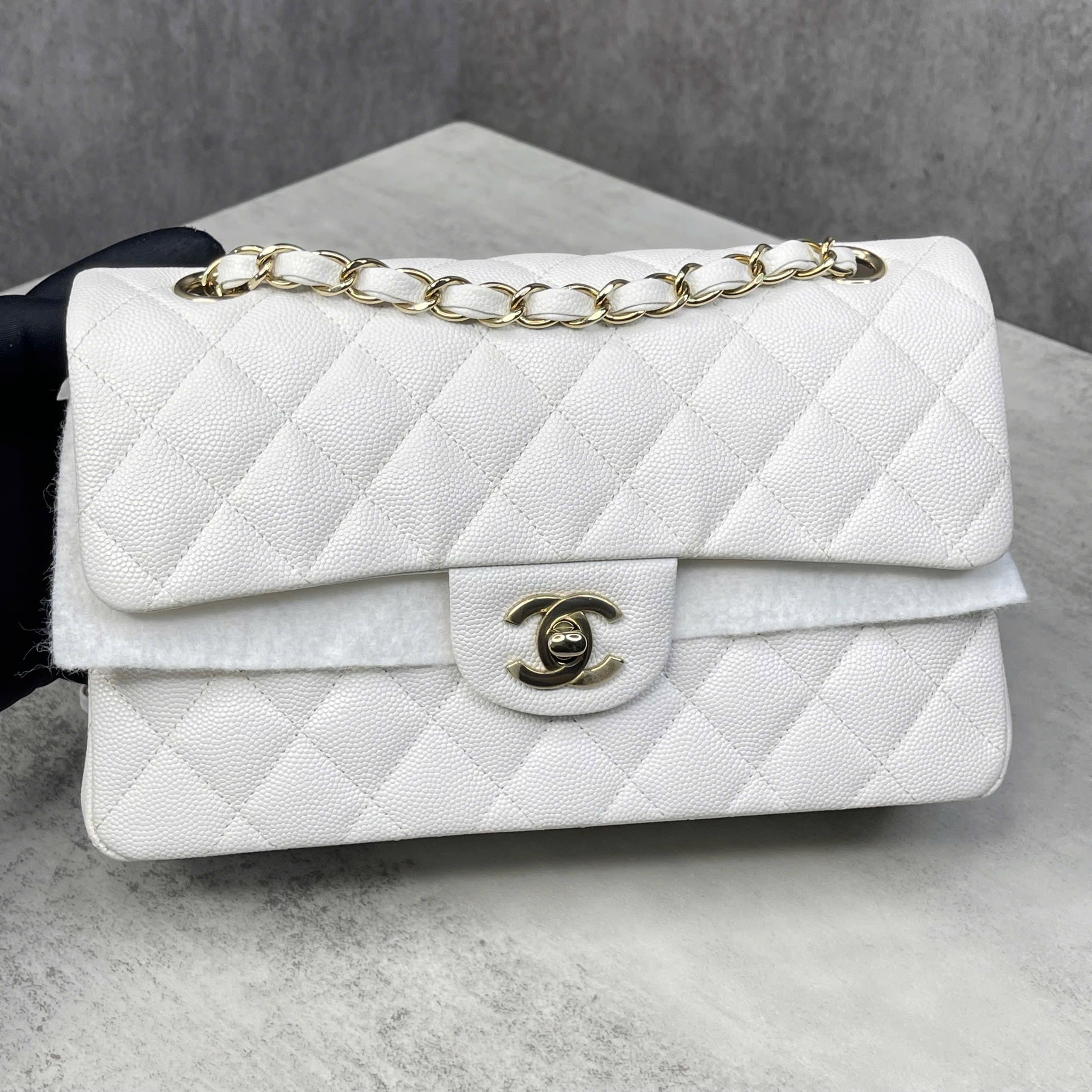 Chanel Classic Flap – Trắng (Size Small)