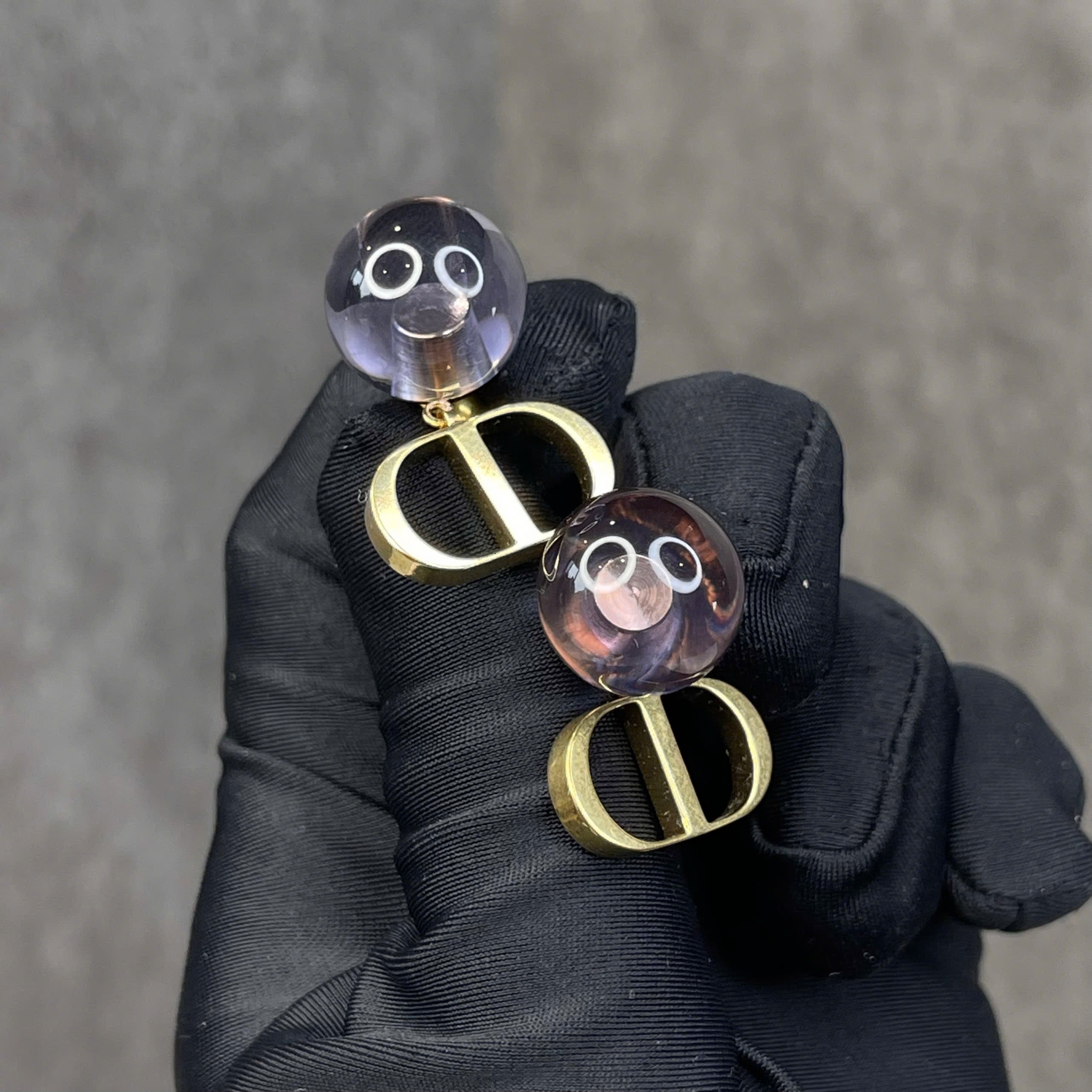 Bông tai Dior Petit CD Double – tông vàng mix charm thủy tinh