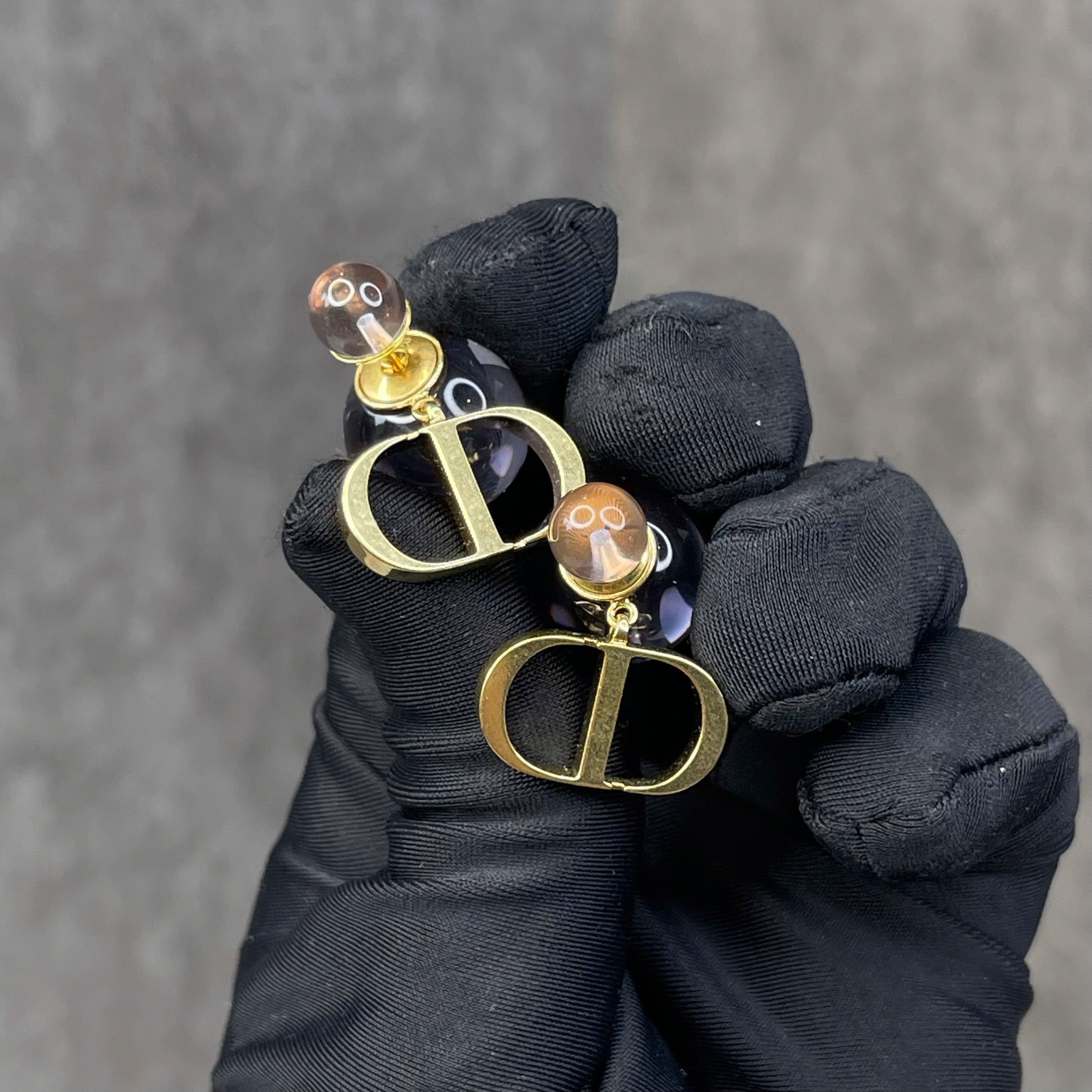 Bông tai Dior Petit CD Double – tông vàng mix charm thủy tinh