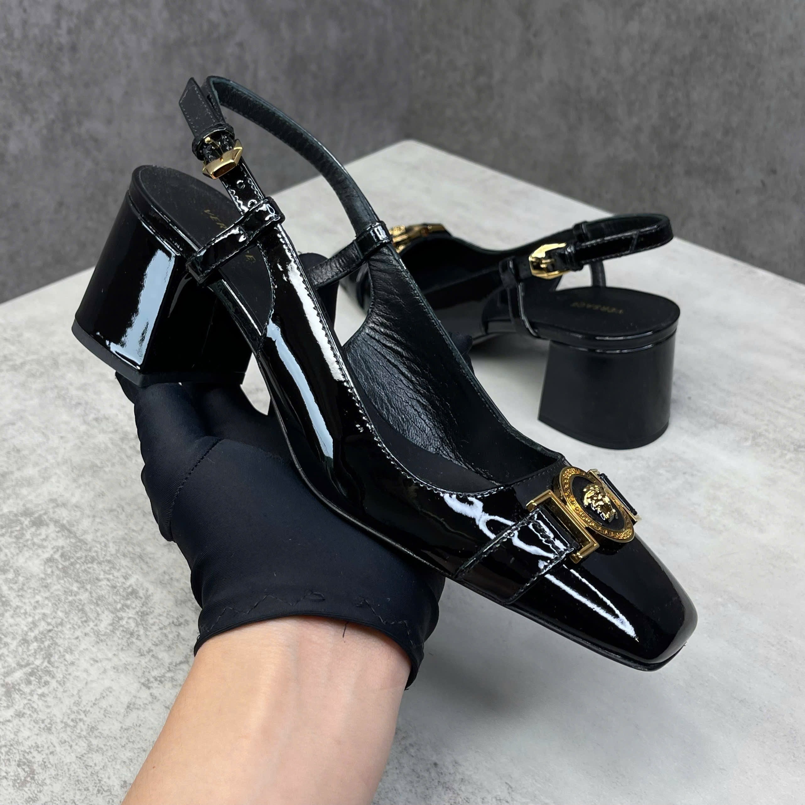 Giày cao gót Versace Medusa Slingback da bóng