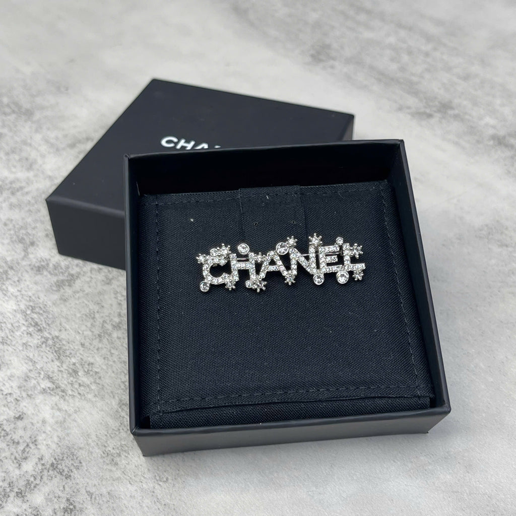 Cài áo Chanel Logo đính đá