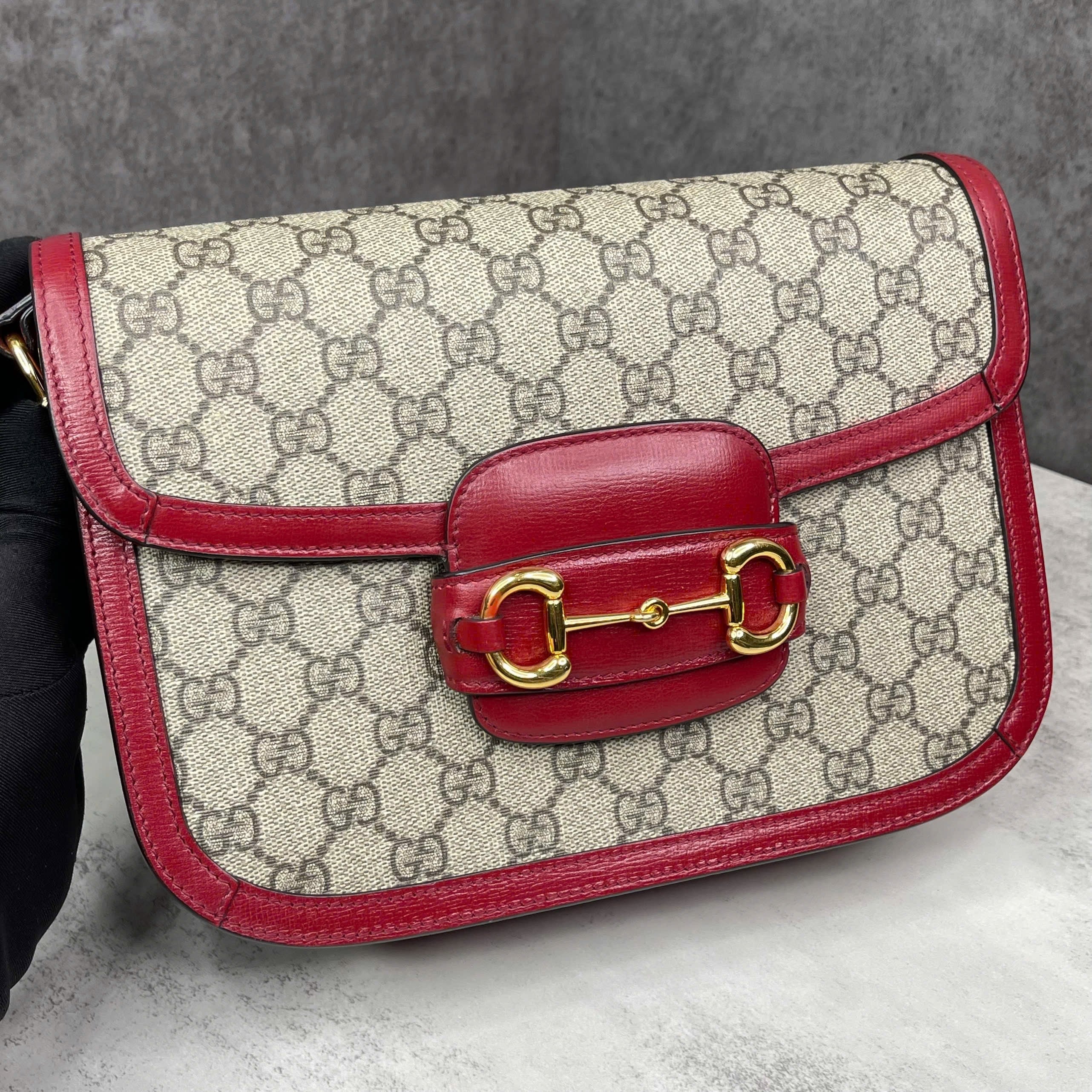 Gucci Horsebit 1955 GG Supreme Small phối da đỏ