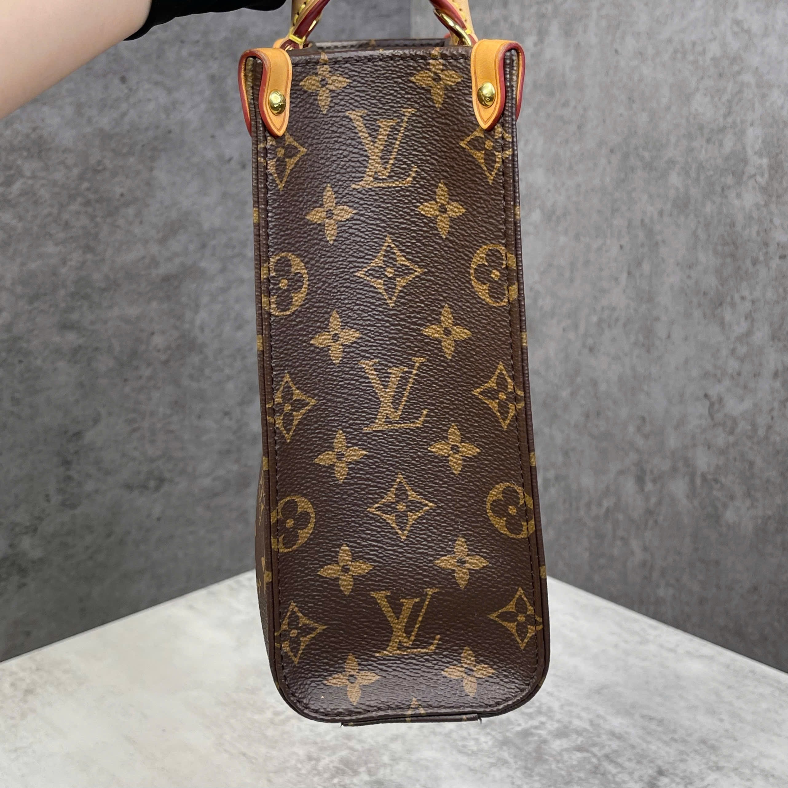 Louis Vuitton Petit Sac Plat Monogram