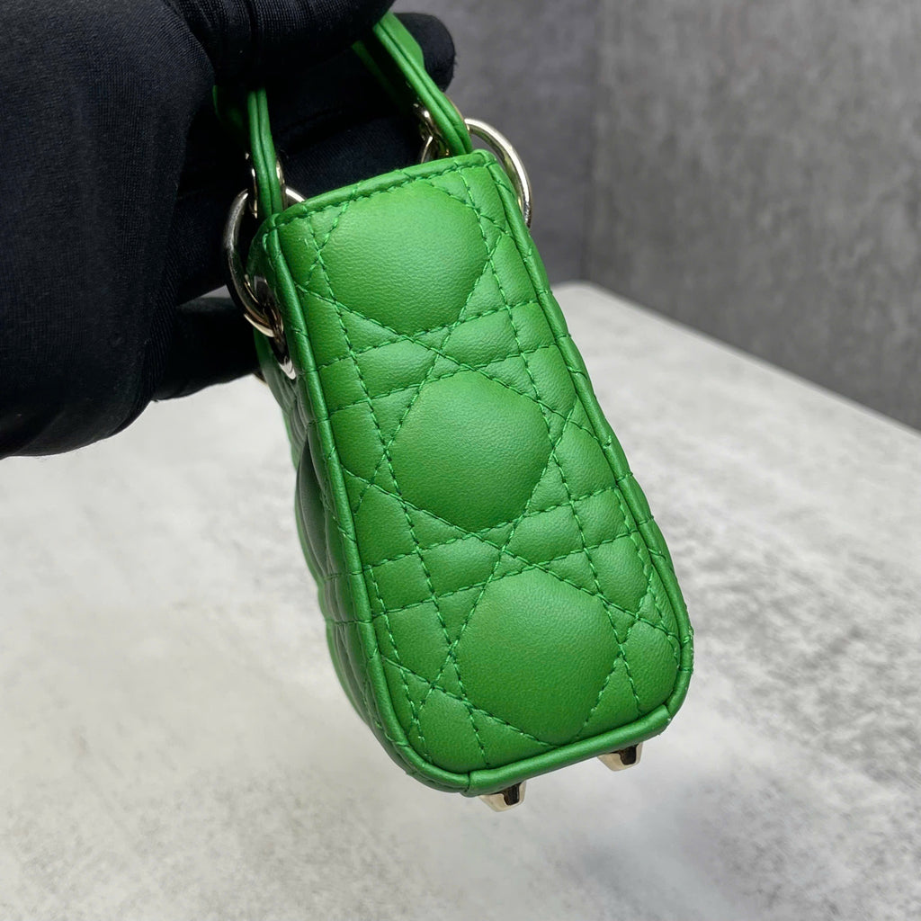 Lady Dior Micro màu xanh lá