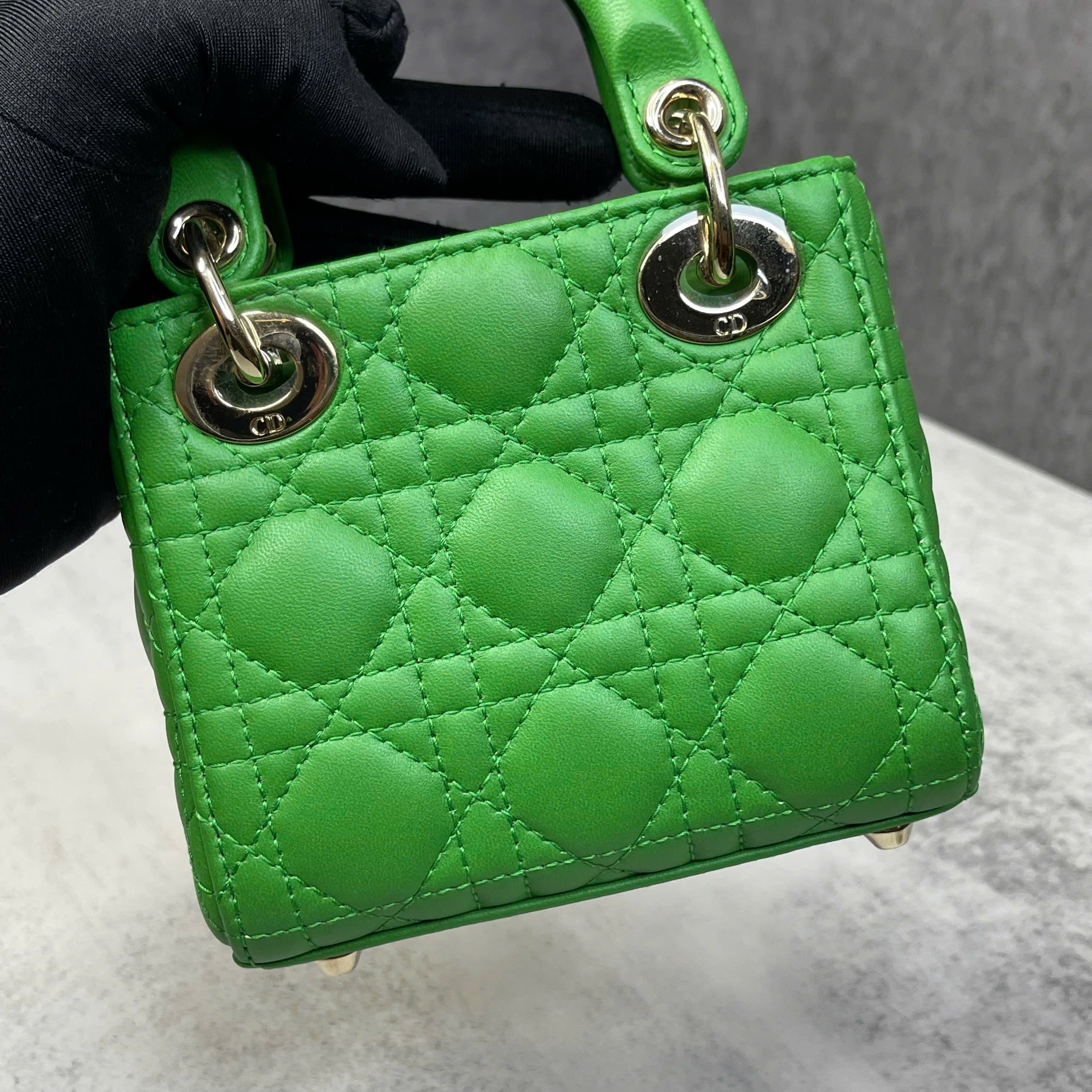 Lady Dior Micro màu xanh lá