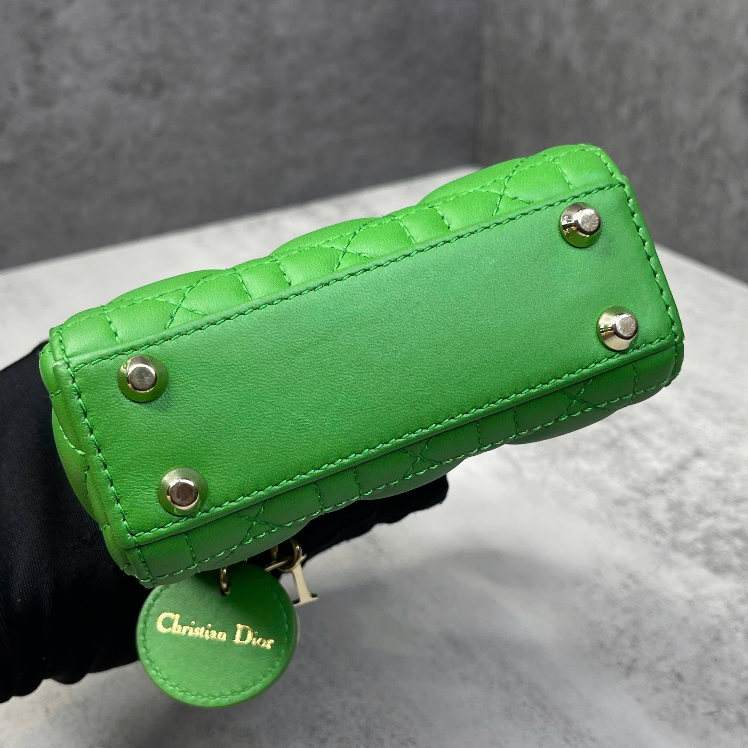 Lady Dior Micro màu xanh lá