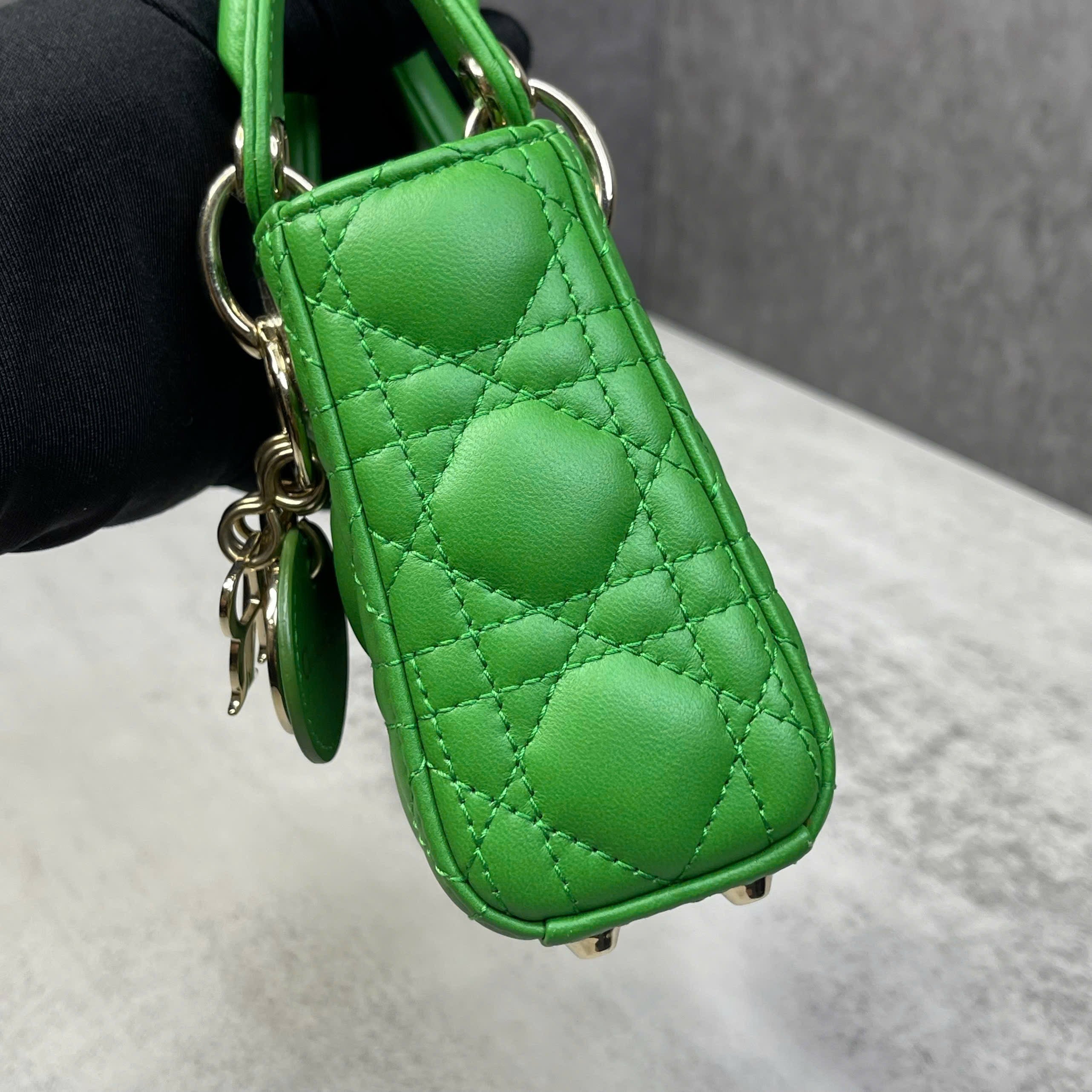 Lady Dior Micro màu xanh lá