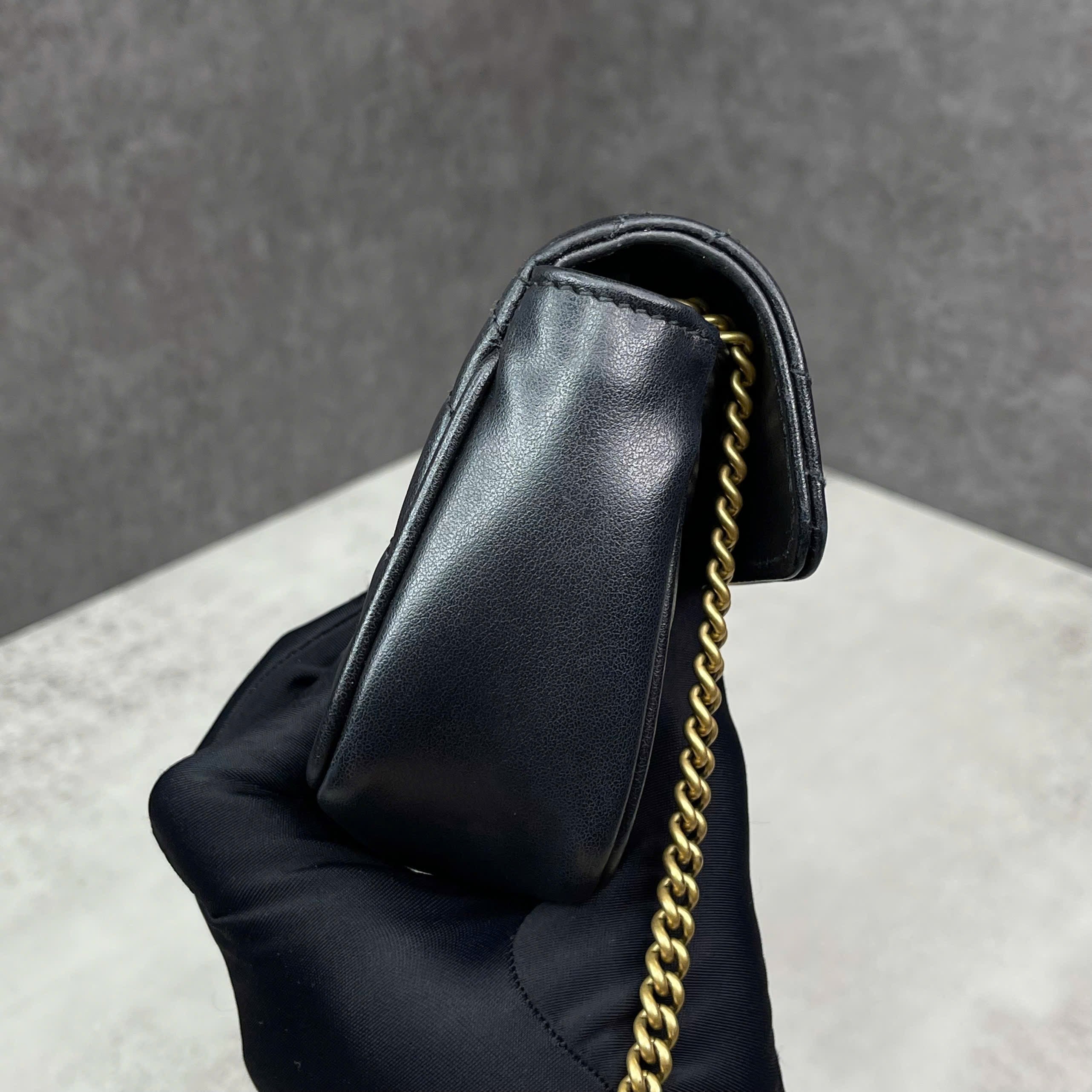 Gucci GG Marmont super mini màu đen