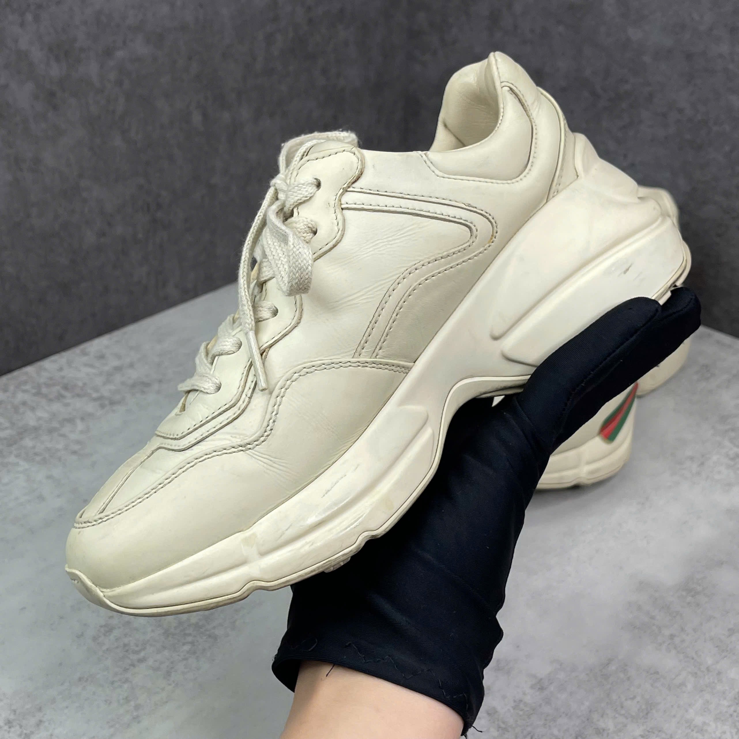 Giày sneaker Gucci Rhyton trắng – size 35