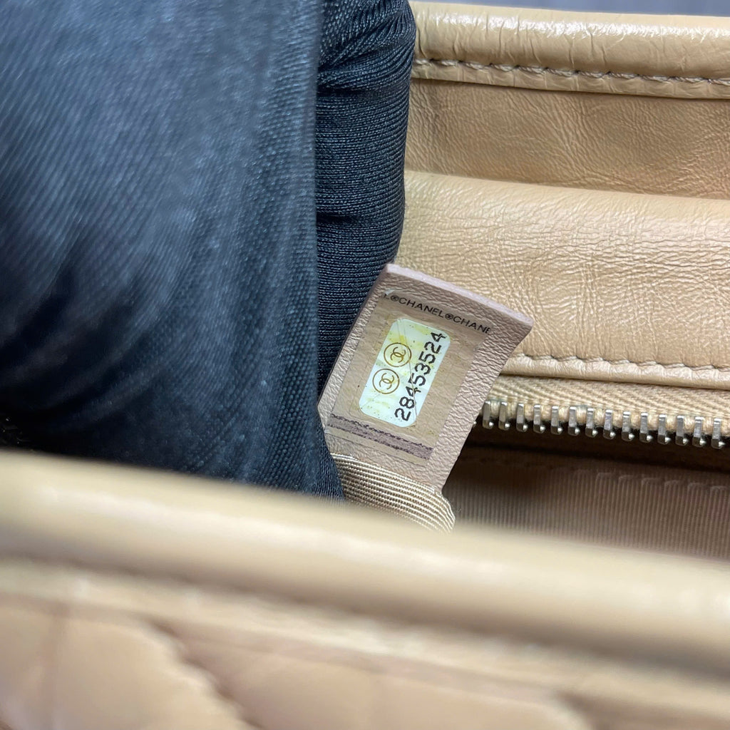 Chanel Gabrielle Hobo da bê màu beige