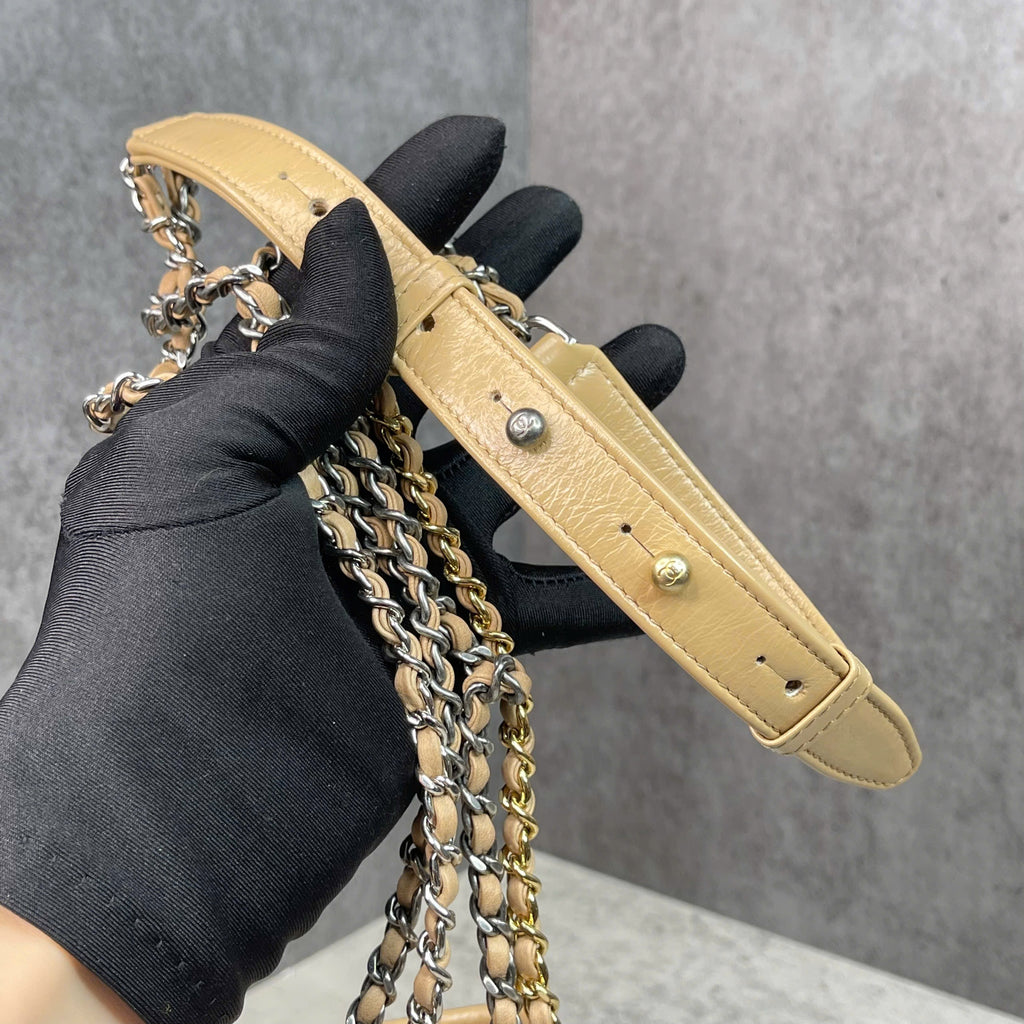 Chanel Gabrielle Hobo da bê màu beige