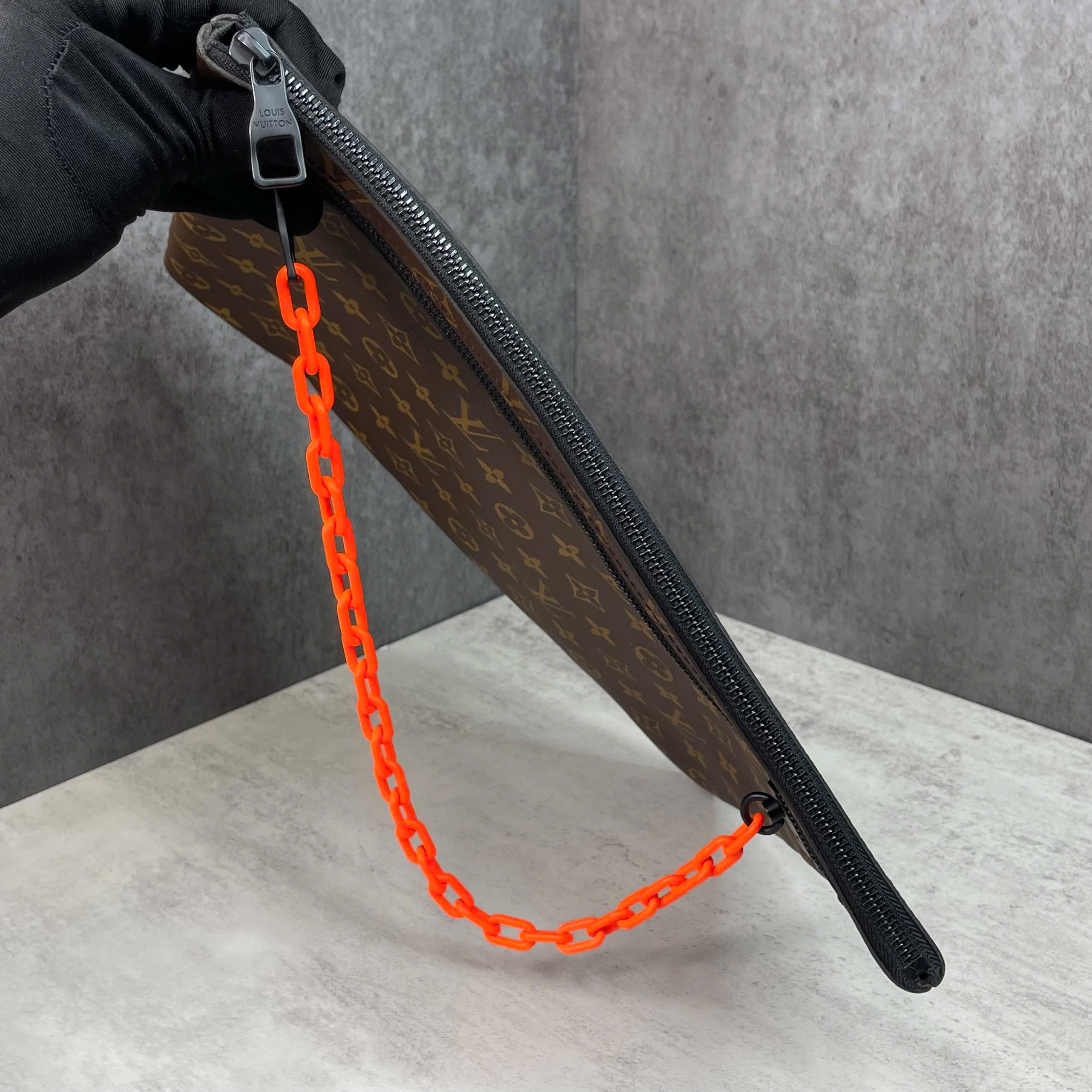 Clutch Louis Vuitton Pochette Voyage Monogram Chain