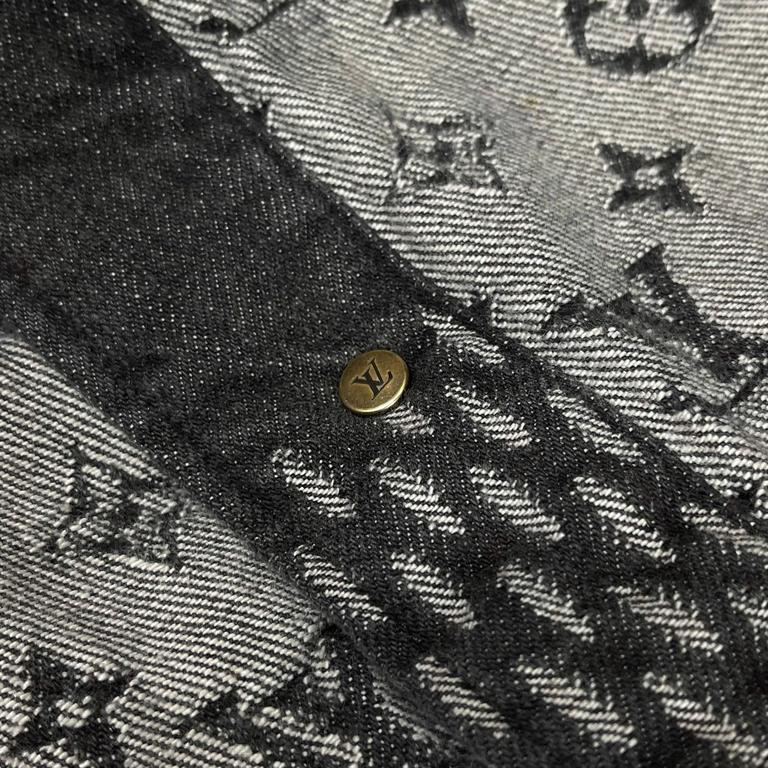 Áo khoác Louis Vuitton Monogram Denim Patchwork size 50