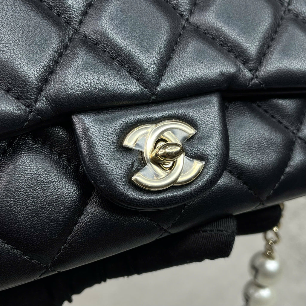 Chanel Mini đen