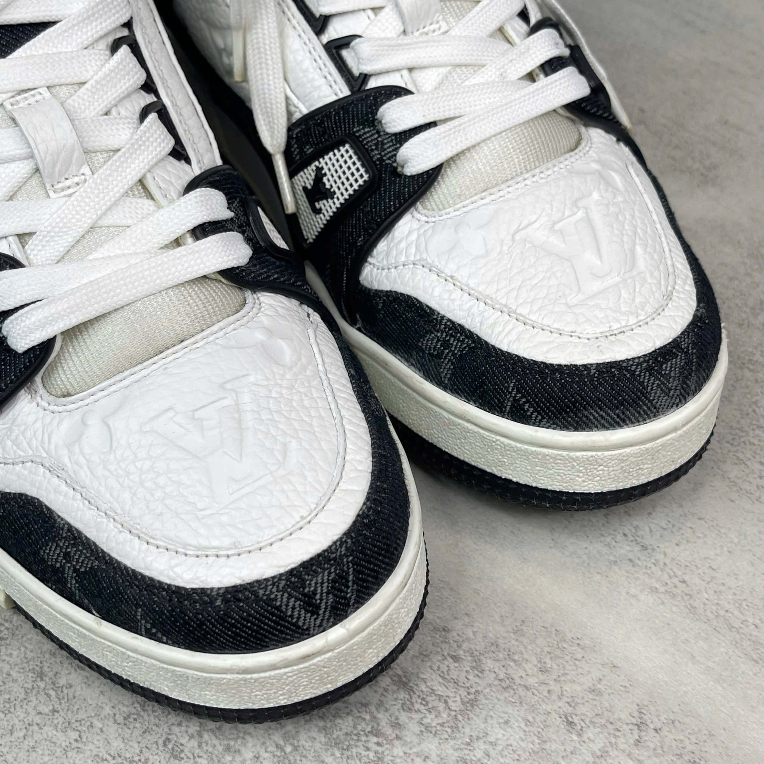 Giày Louis Vuitton LV Trainer đen trắng size 4