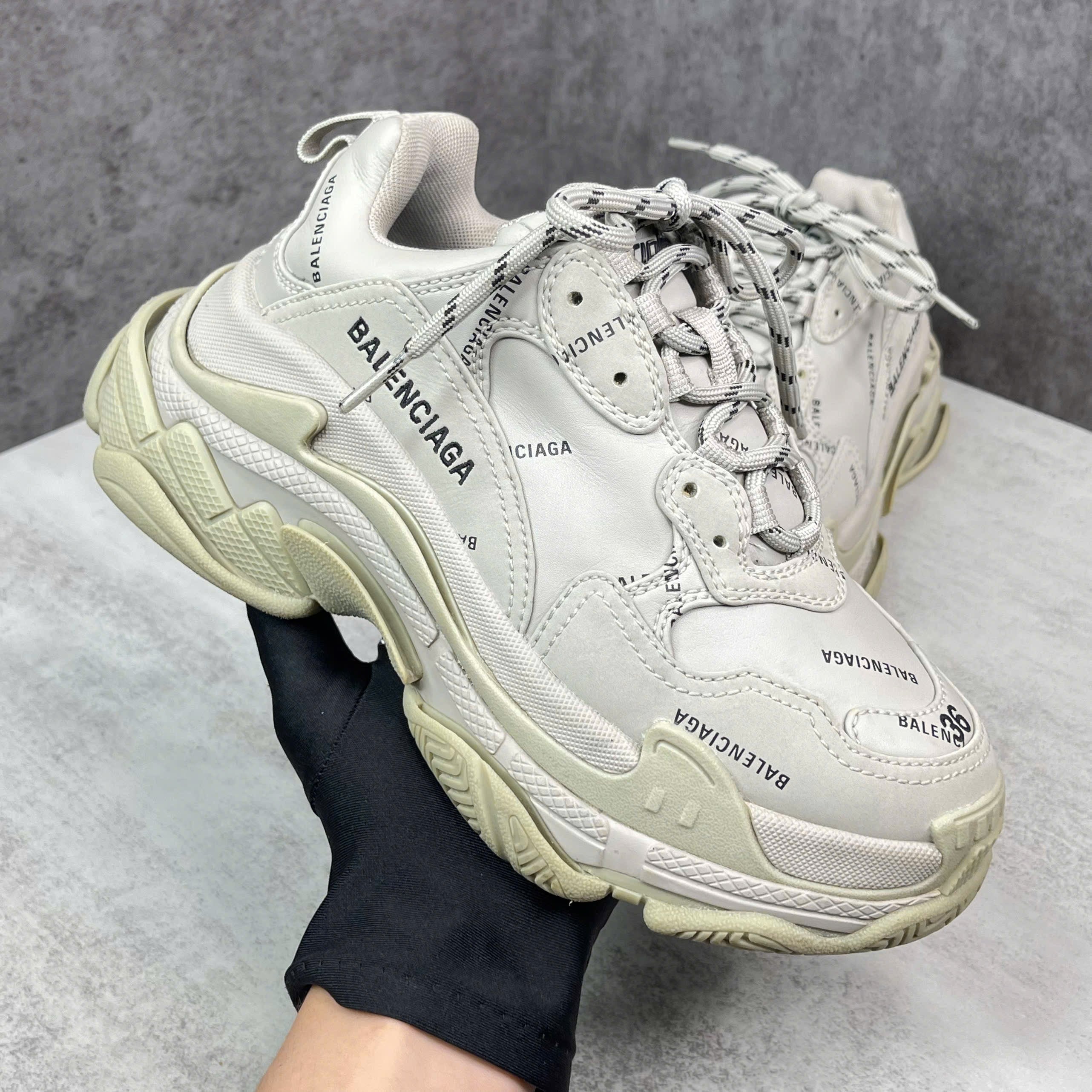Giày Balenciaga Triple S trắng size 36