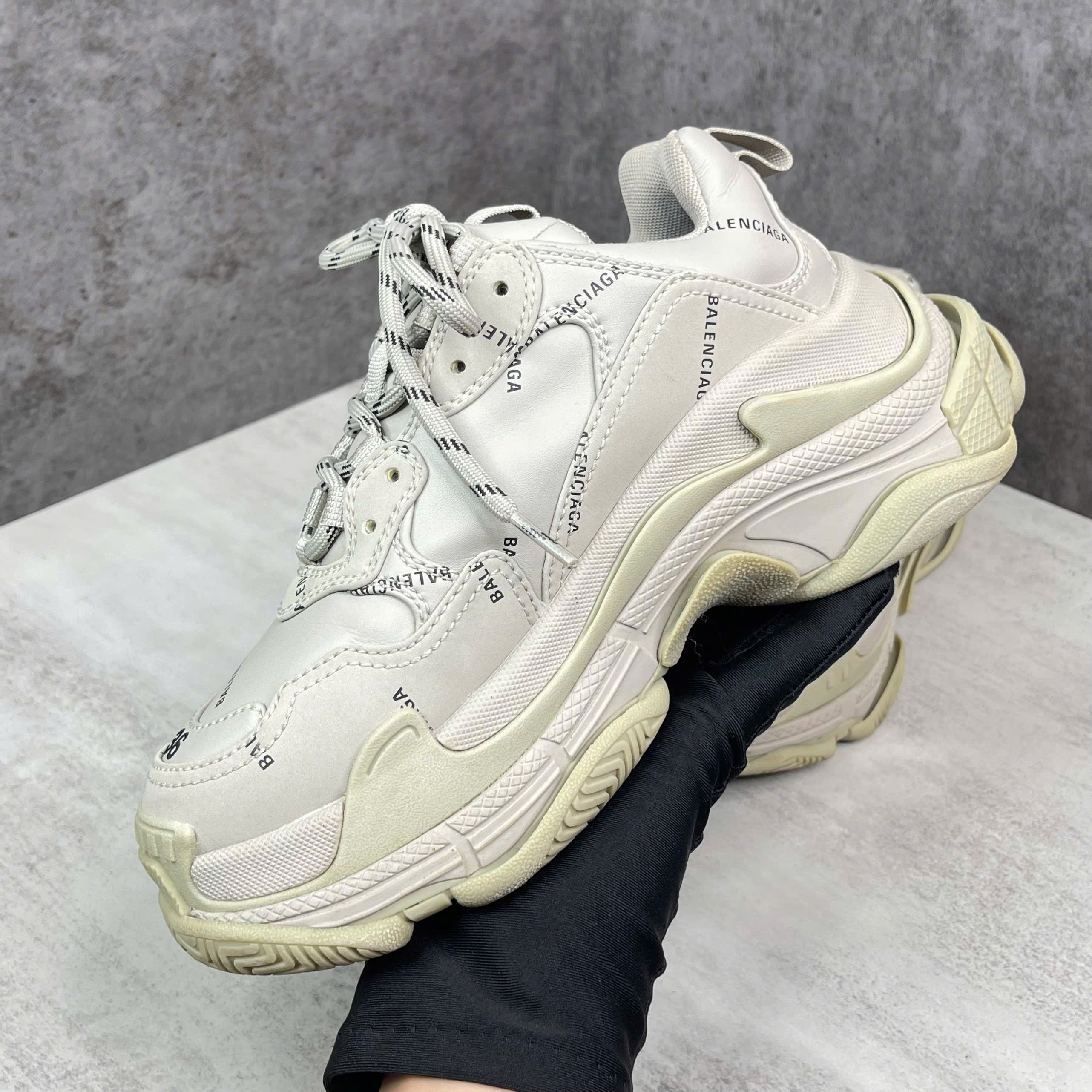 Giày Balenciaga Triple S trắng size 36