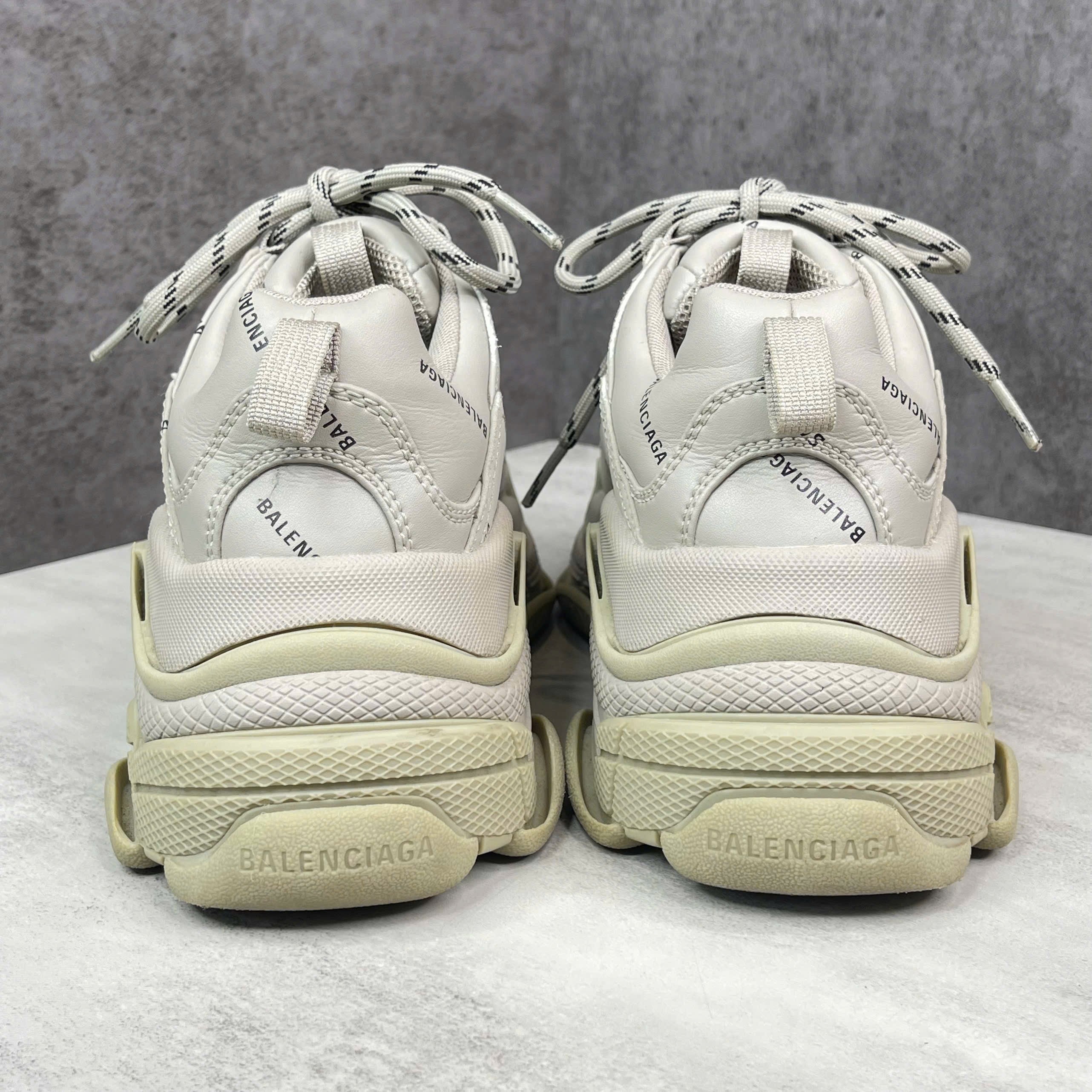 Giày Balenciaga Triple S trắng size 36