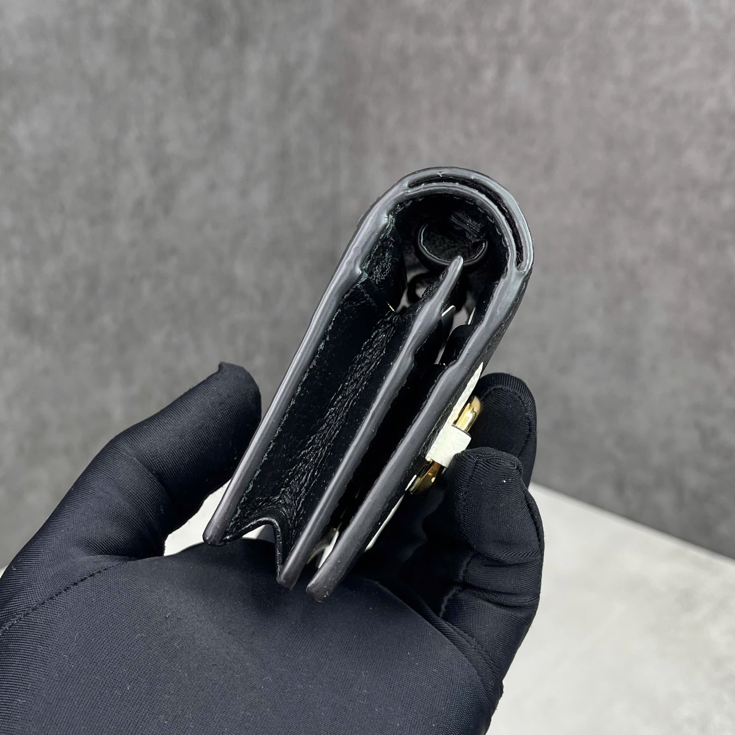 Gucci x Adidas Trefoil ví/túi mini đen trắng