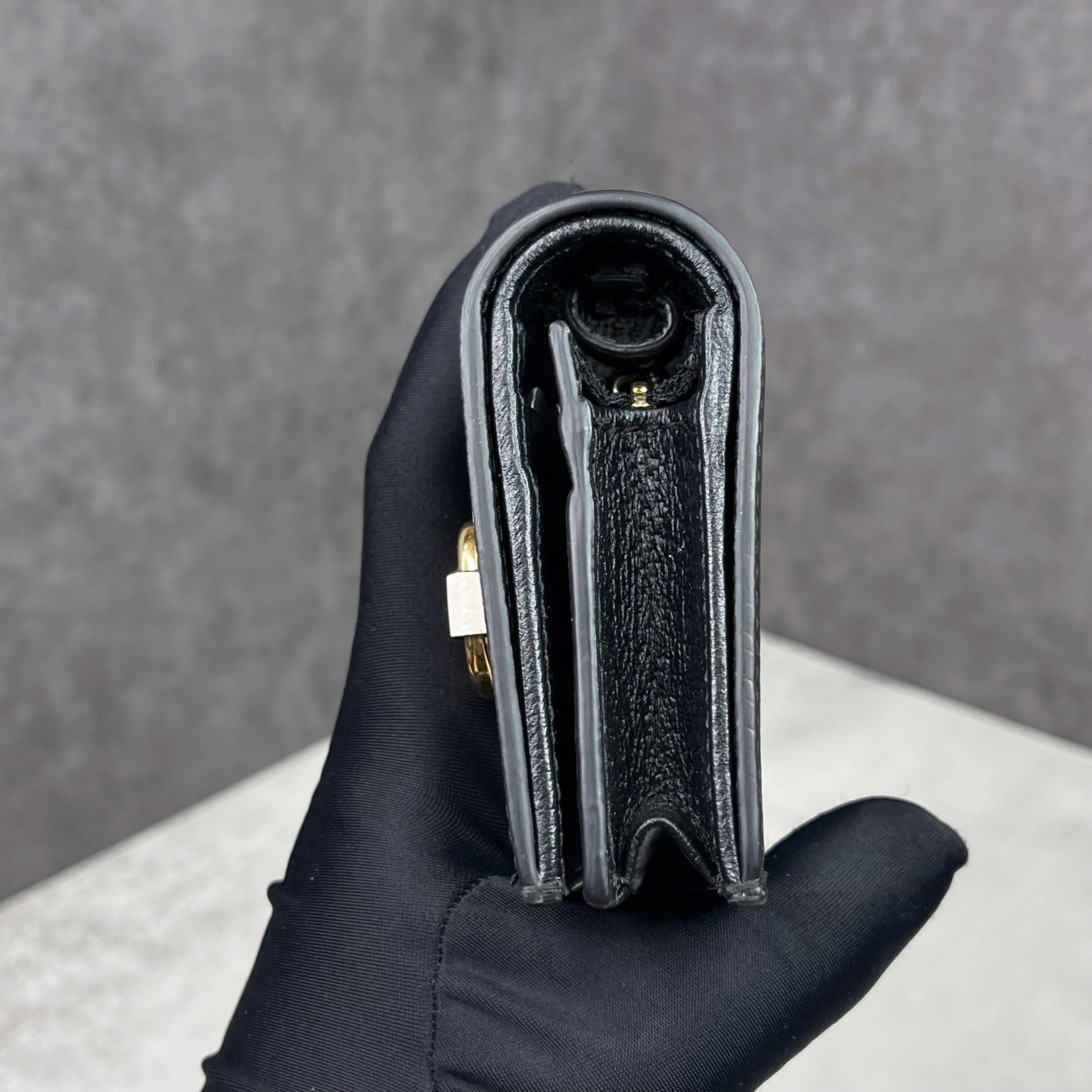 Gucci x Adidas Trefoil ví/túi mini đen trắng