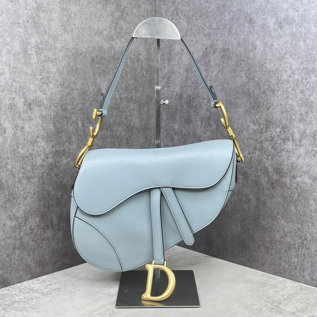 Dior Saddle xanh pastel