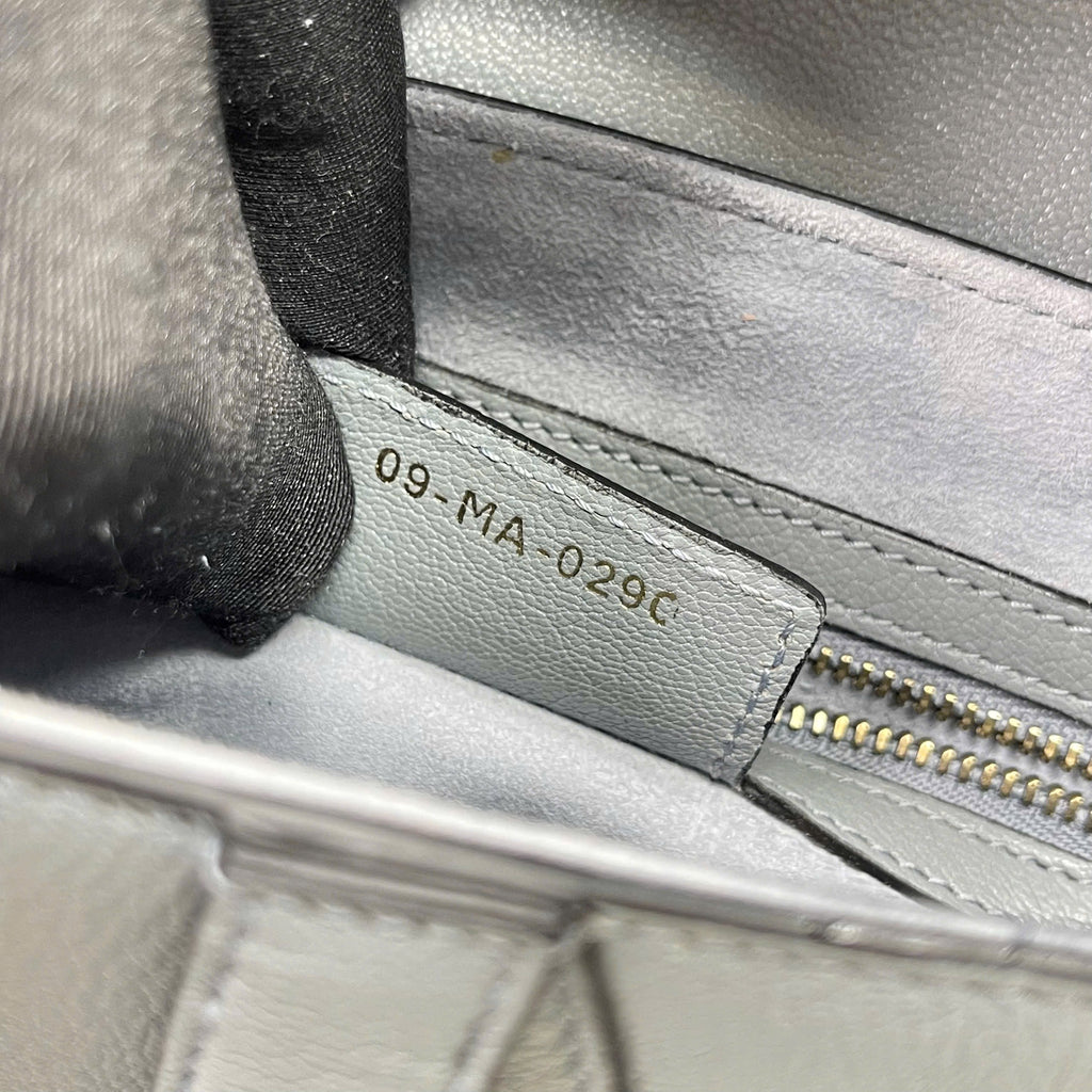 Dior Saddle xanh pastel