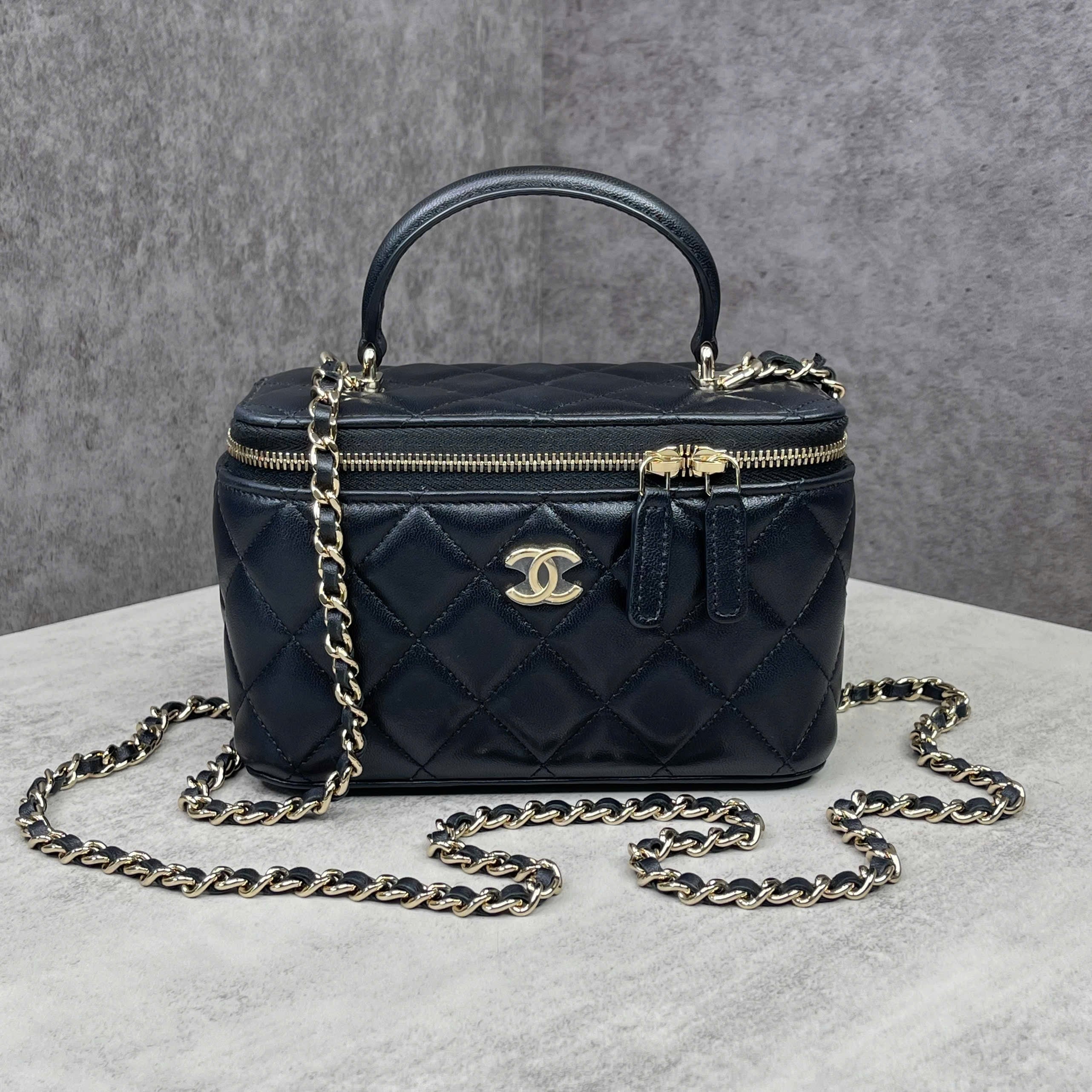 Chanel Vanity Case đen