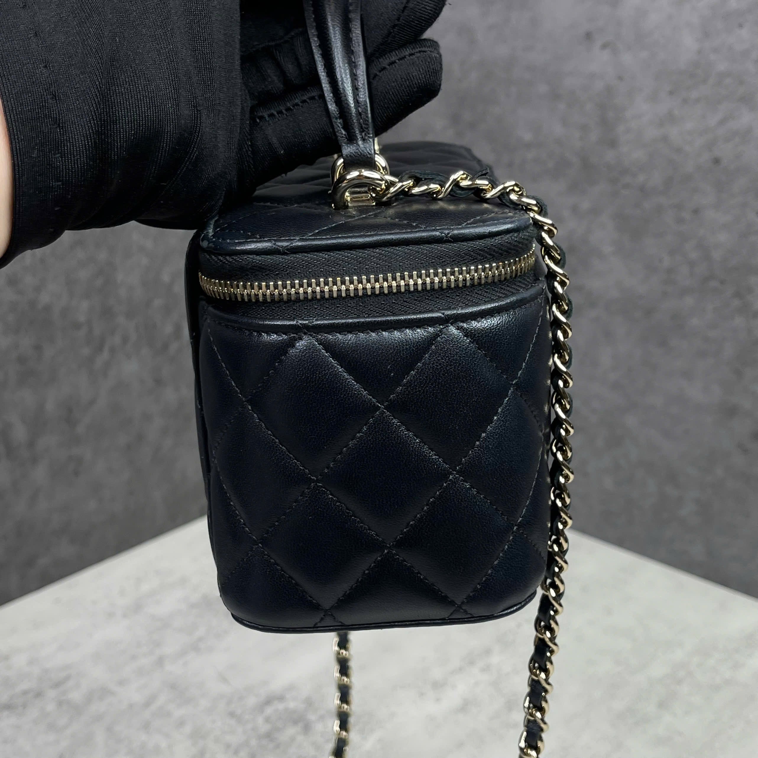 Chanel Vanity Case đen