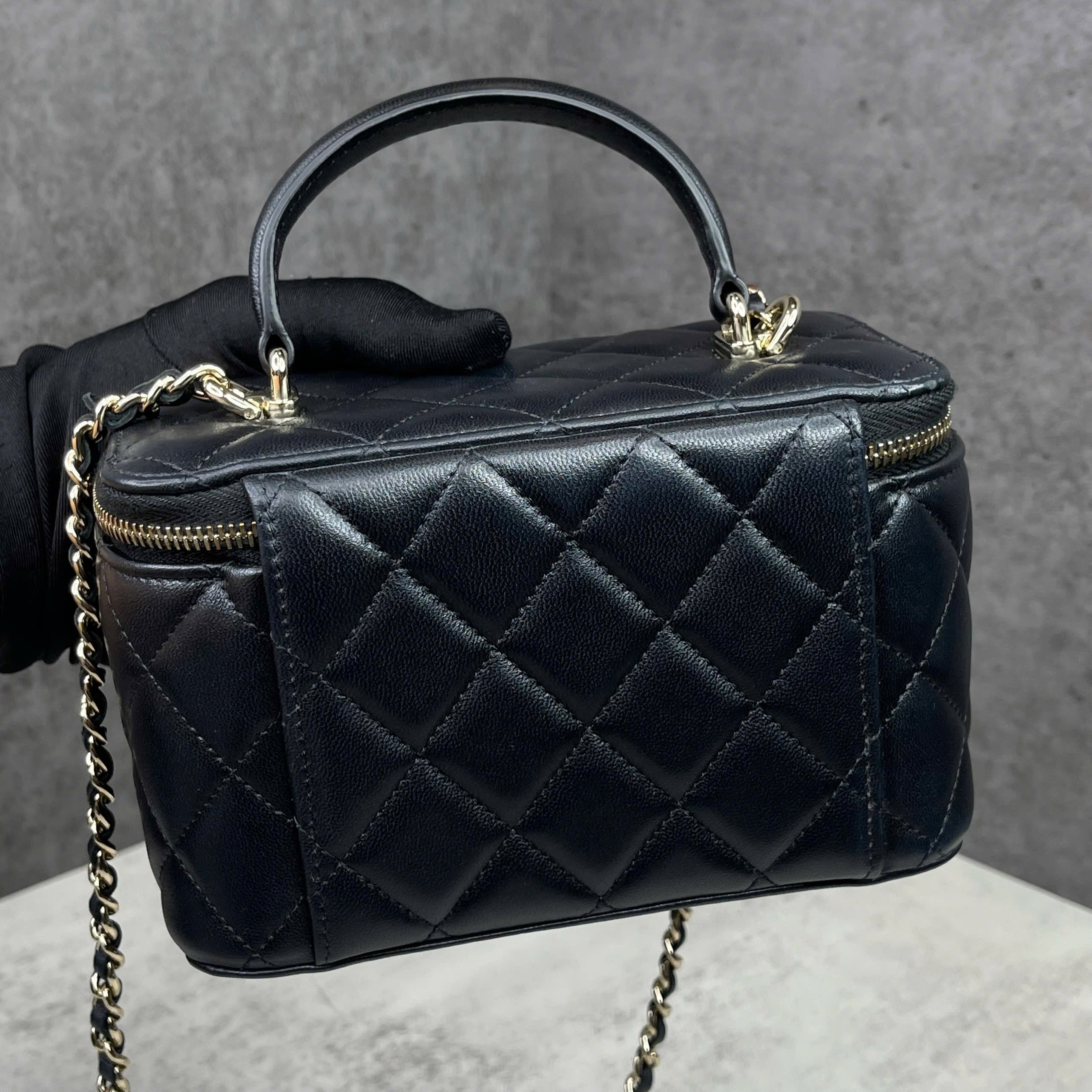 Chanel Vanity Case đen
