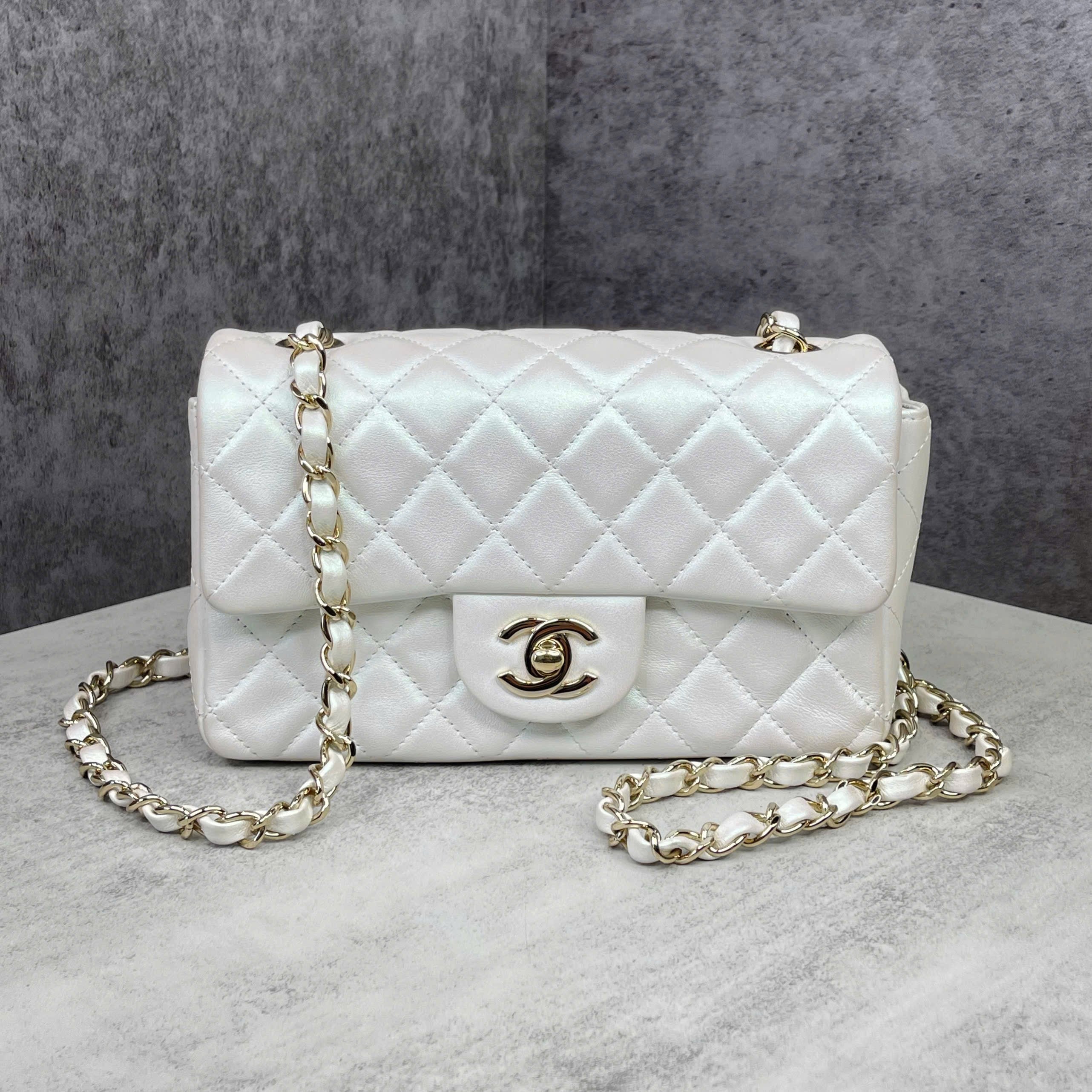 Chanel Classic Mini 8 trắng