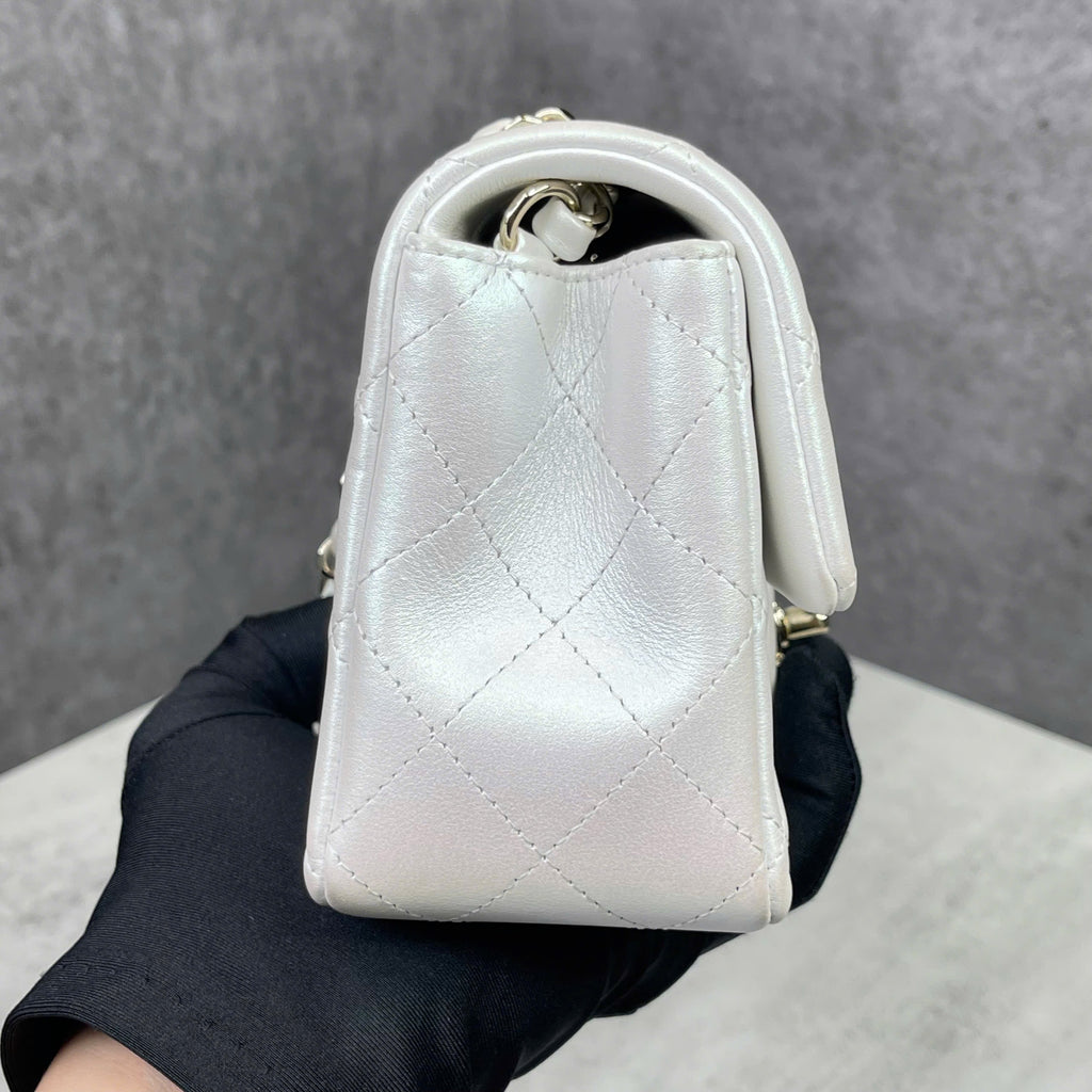 Chanel Classic Mini 8 trắng