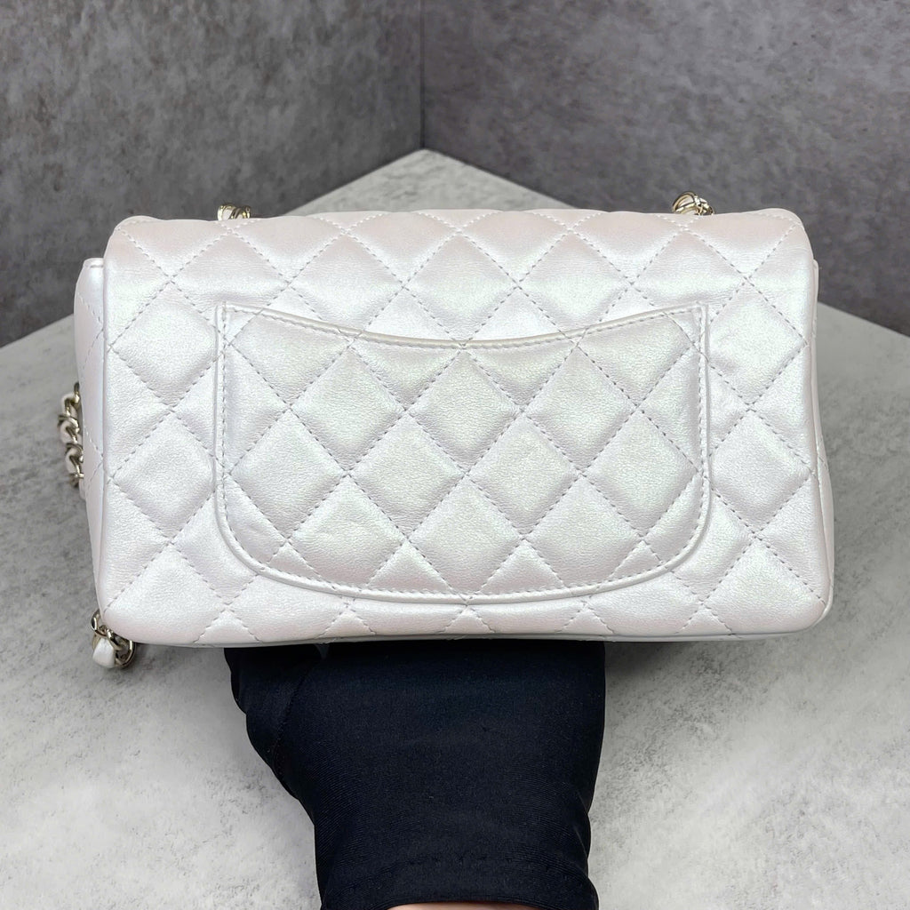 Chanel Classic Mini 8 trắng