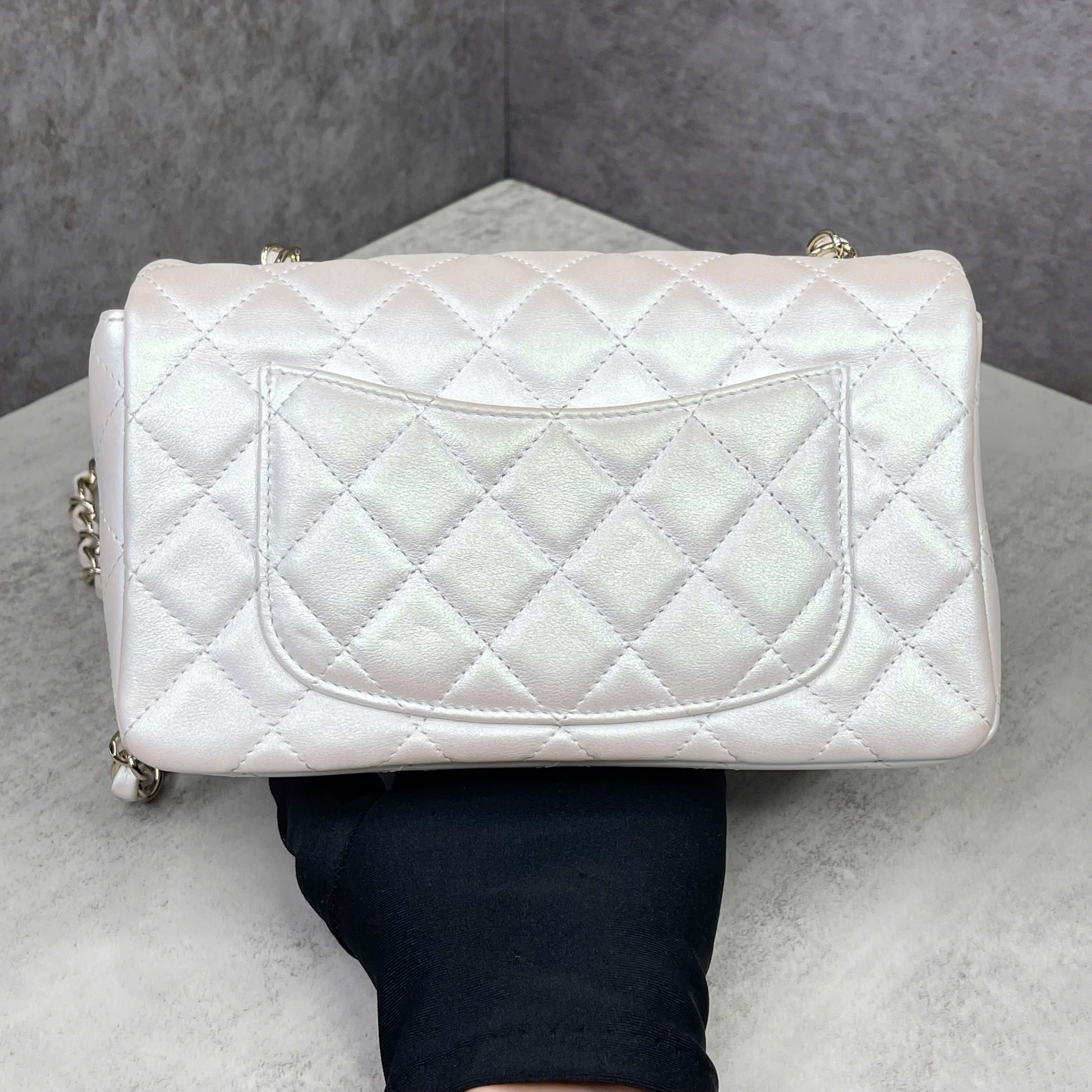 Chanel Classic Mini 8 trắng