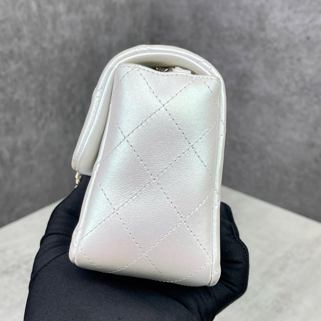 Chanel Classic Mini 8 trắng