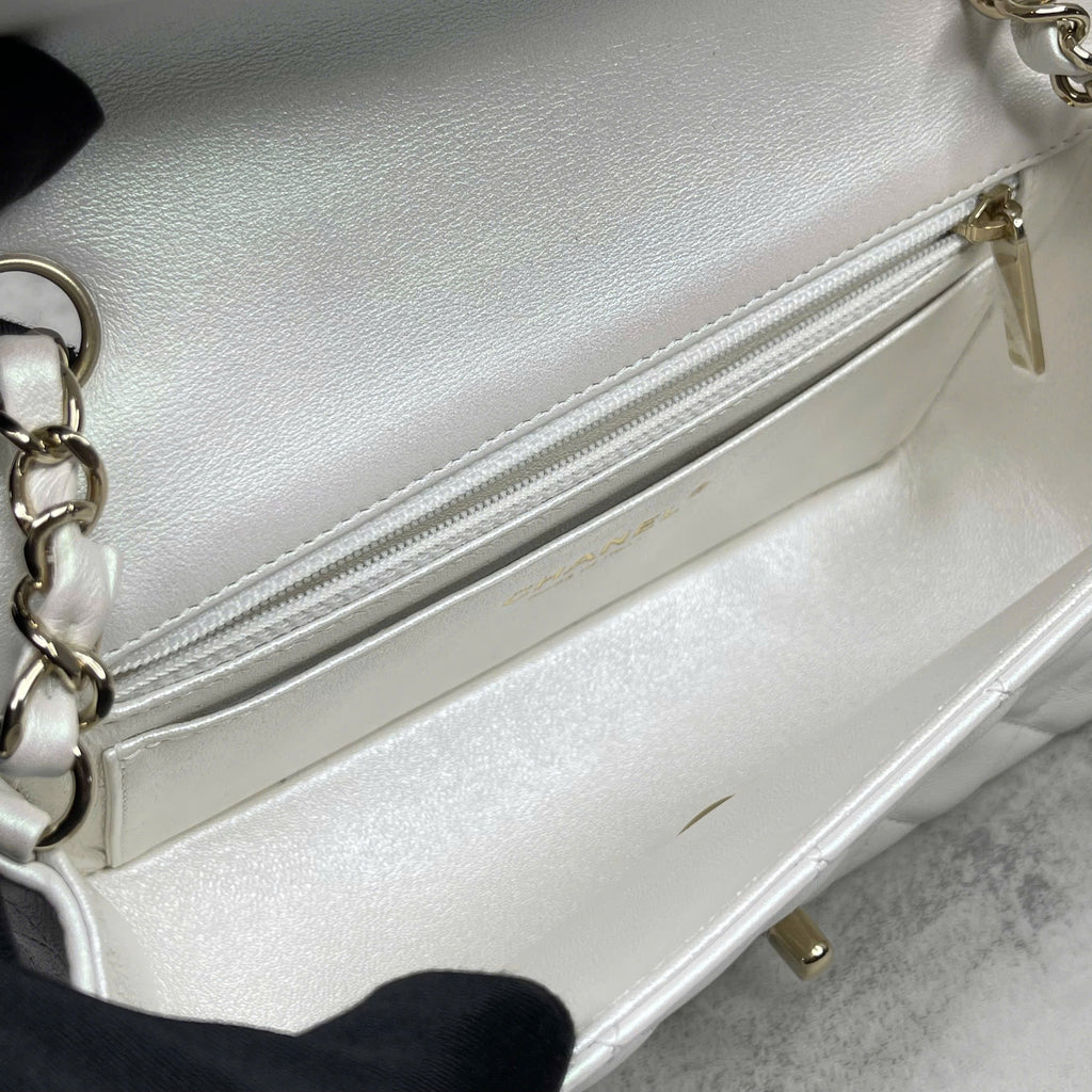 Chanel Classic Mini 8 trắng