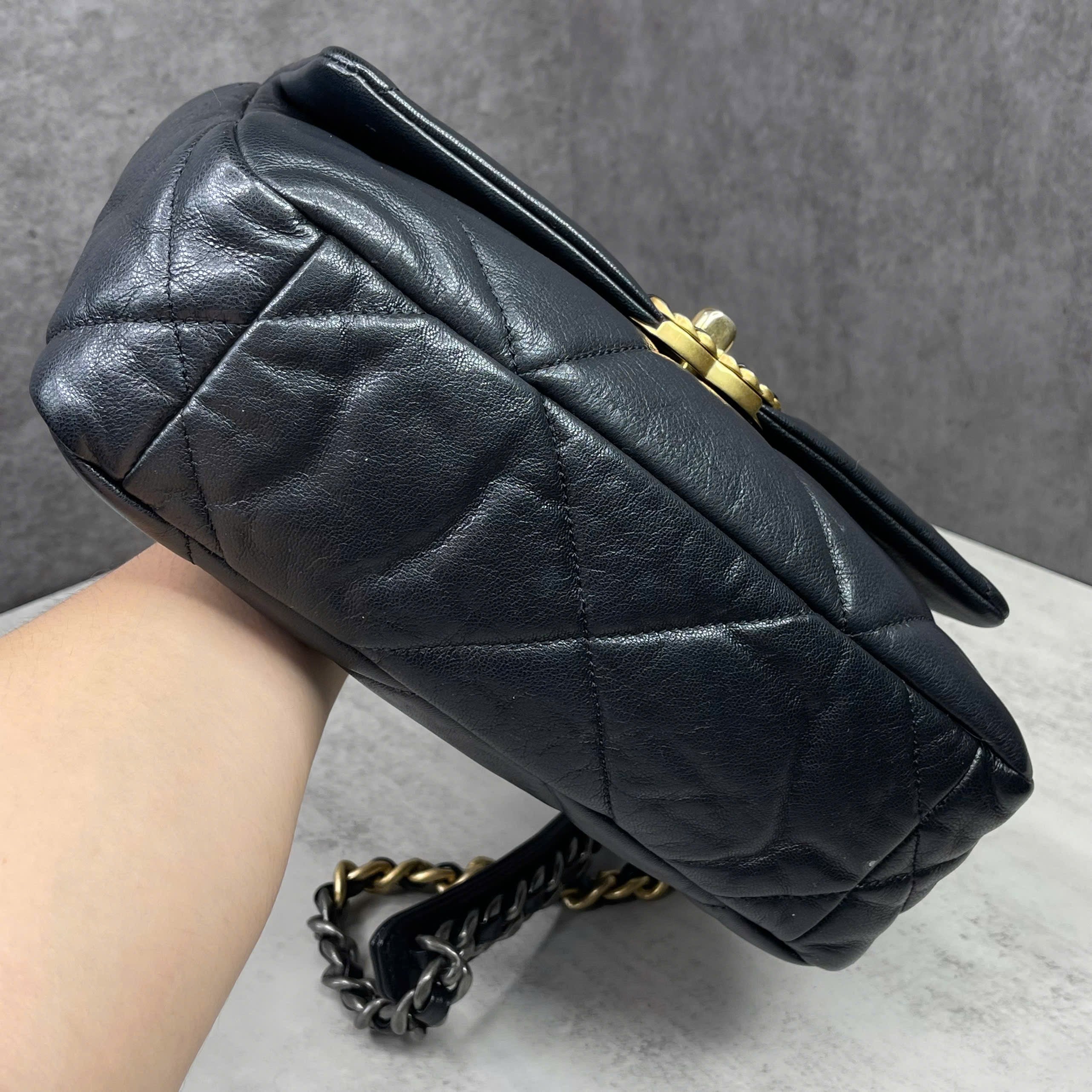 Chanel 19 Flap Bag đen size Small