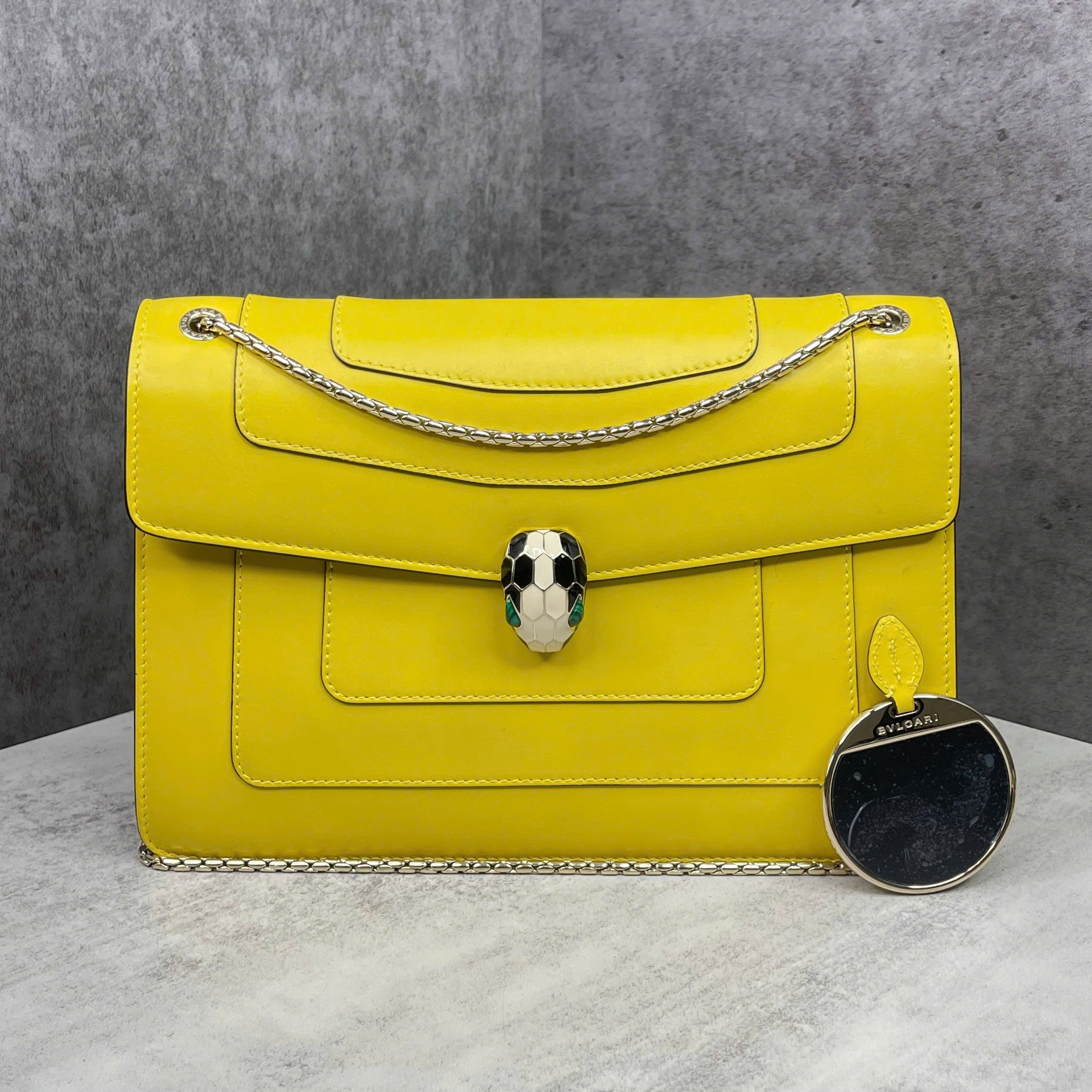 Bvlgari Serpenti Forever da trơn màu vàng – Khoá đầu rắn enamel